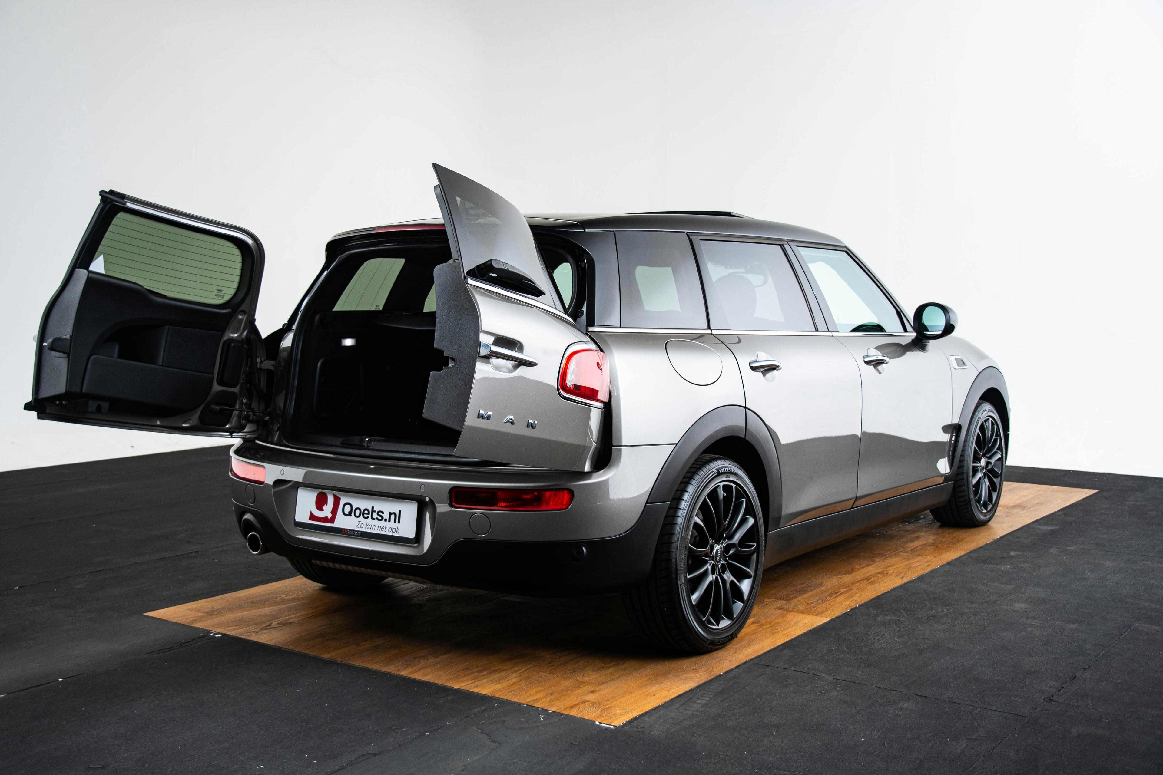 Car image 10