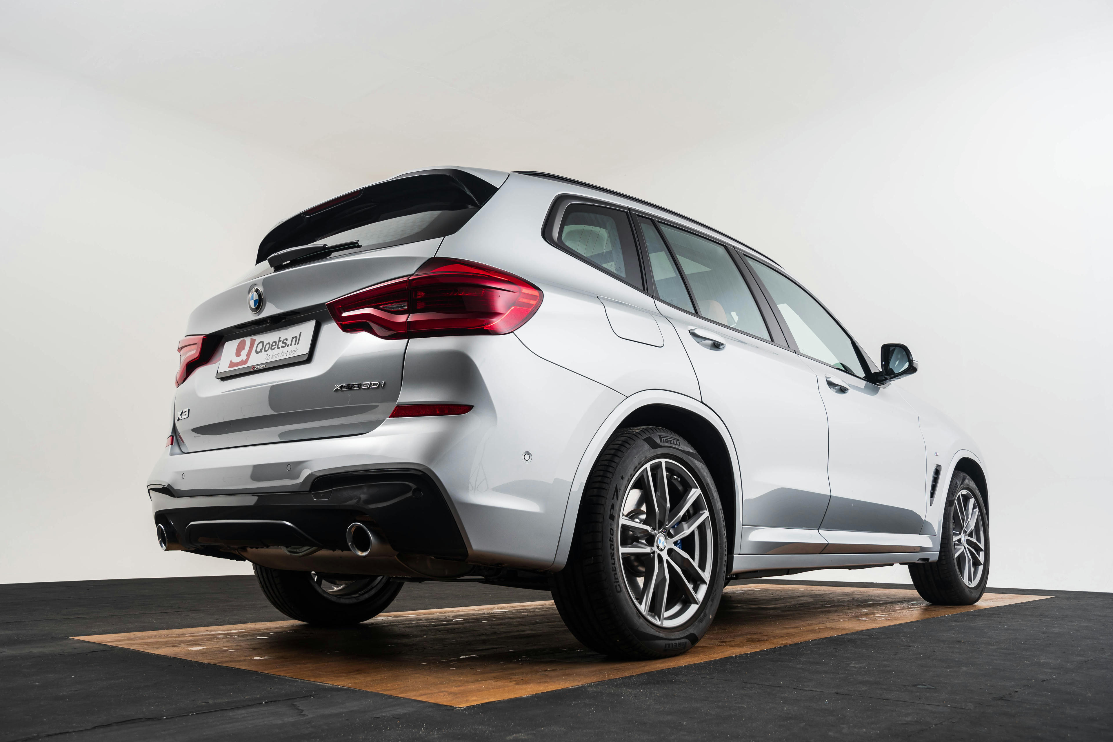 Car image 10