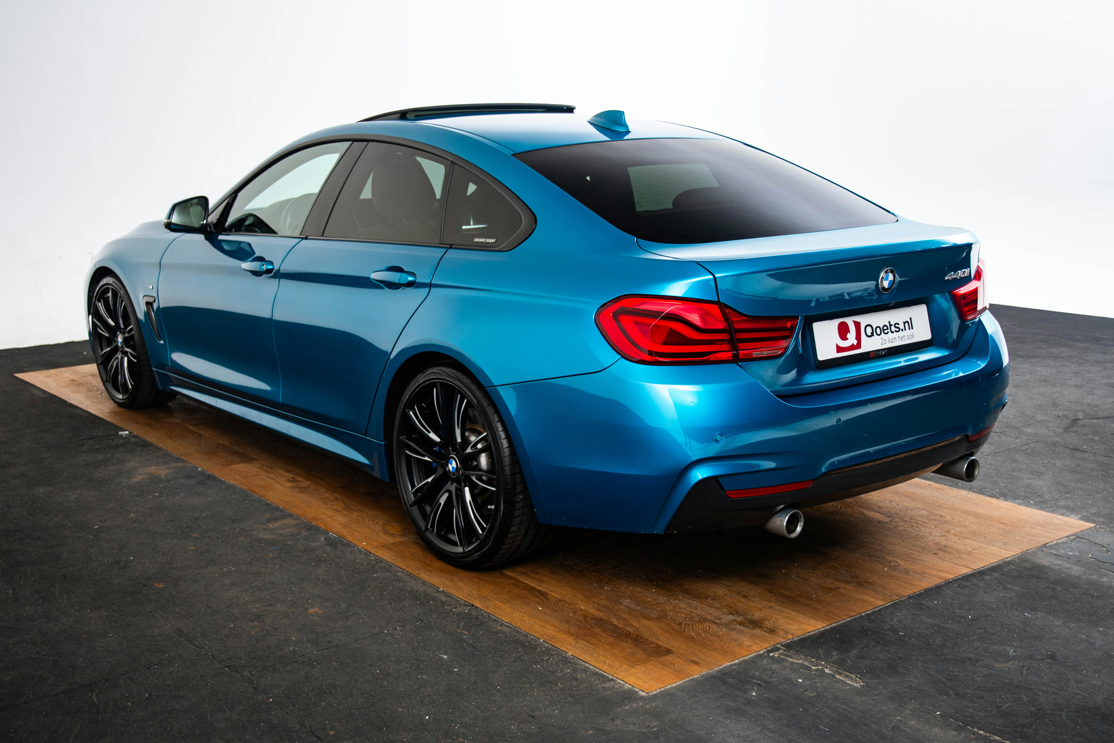 Car image 16