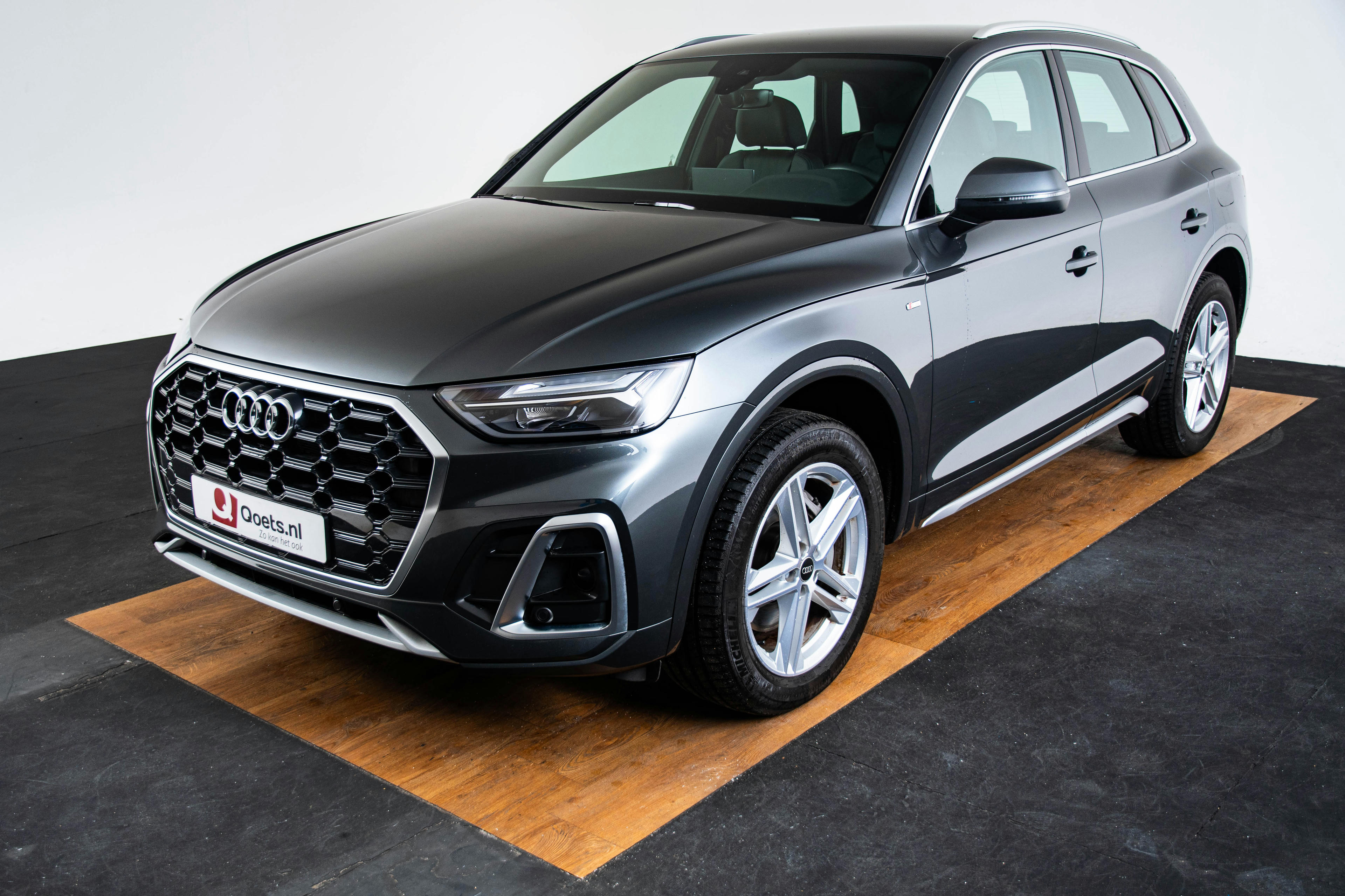 Car image 10
