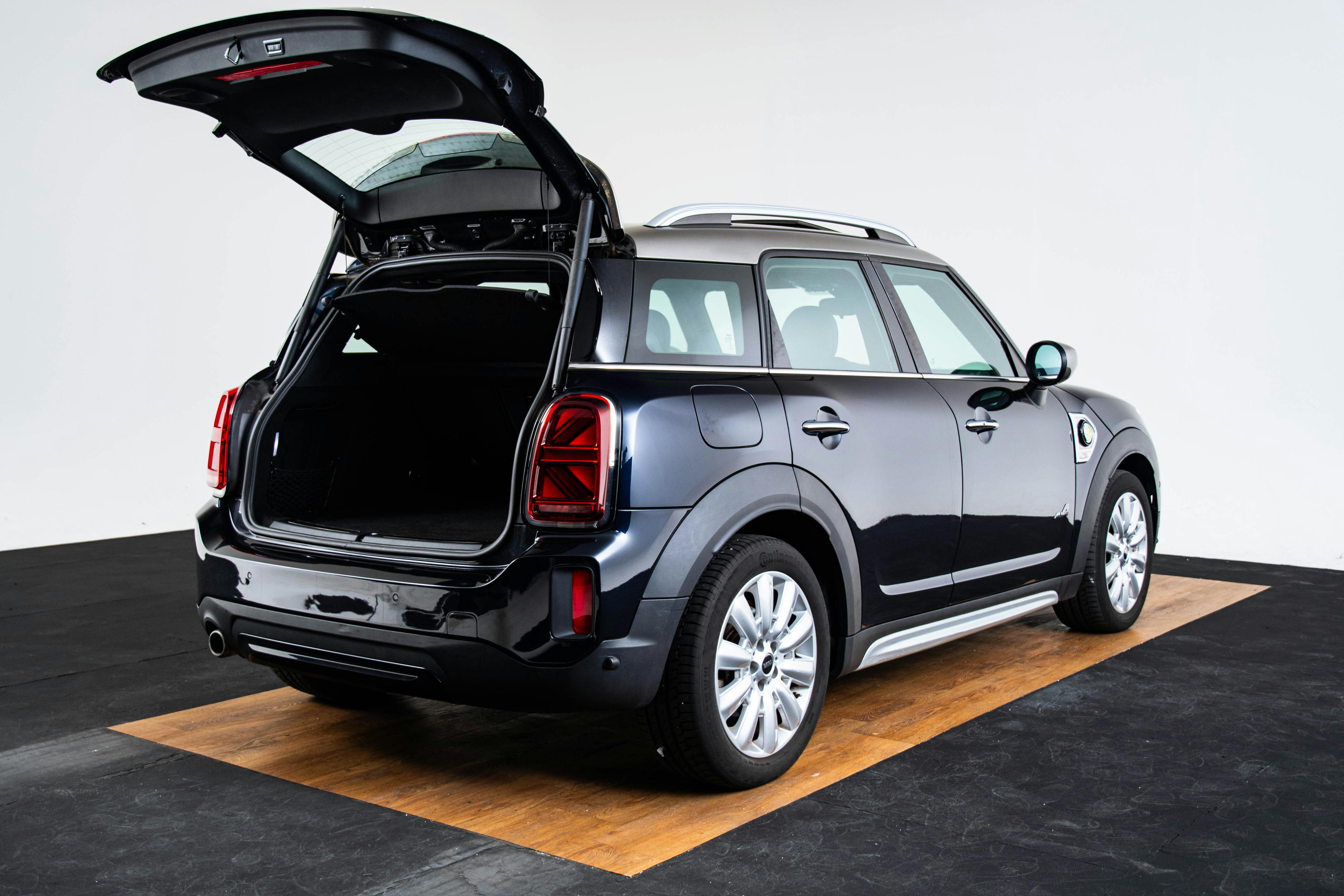 Car image 13