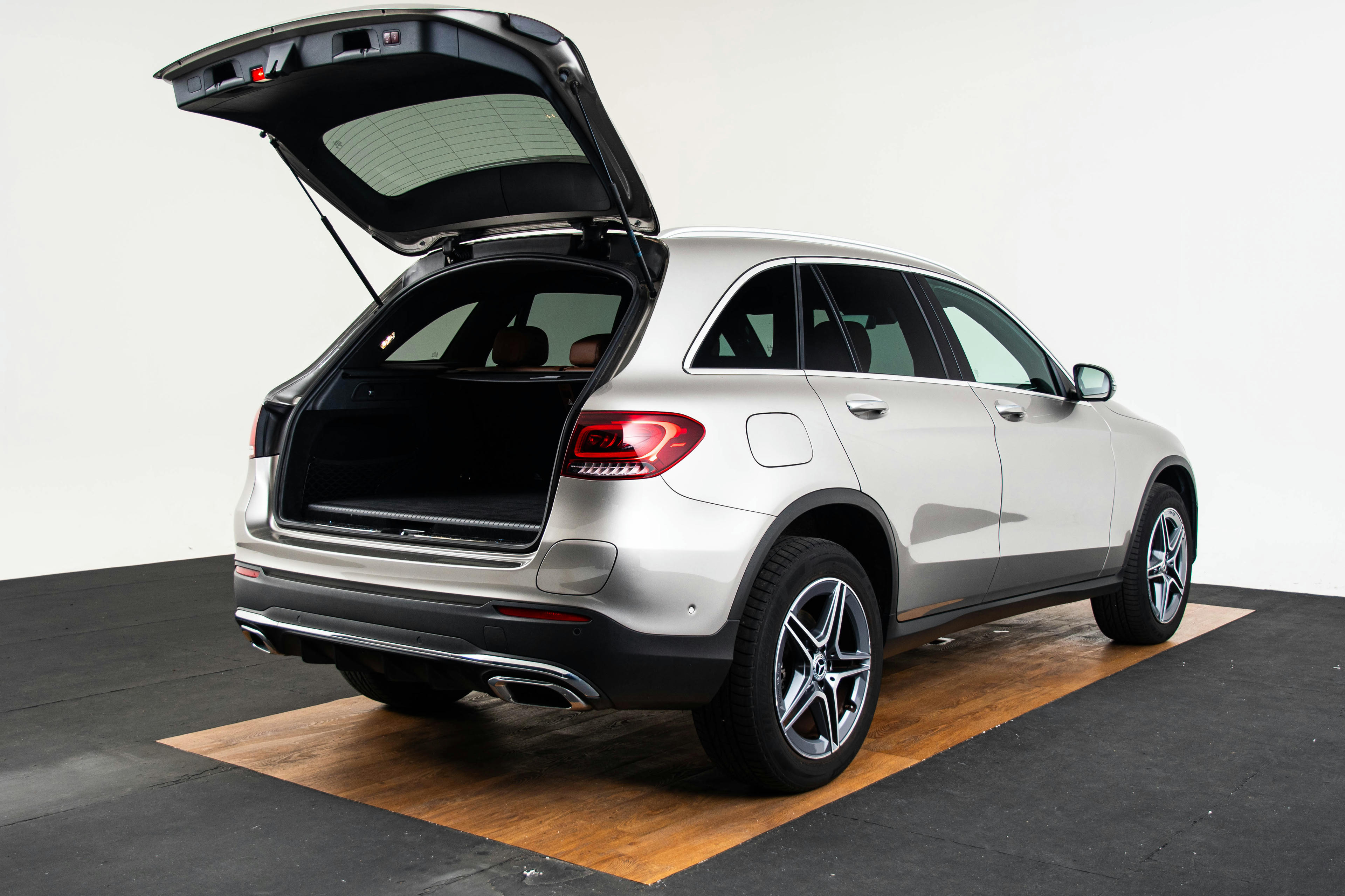 Car image 10