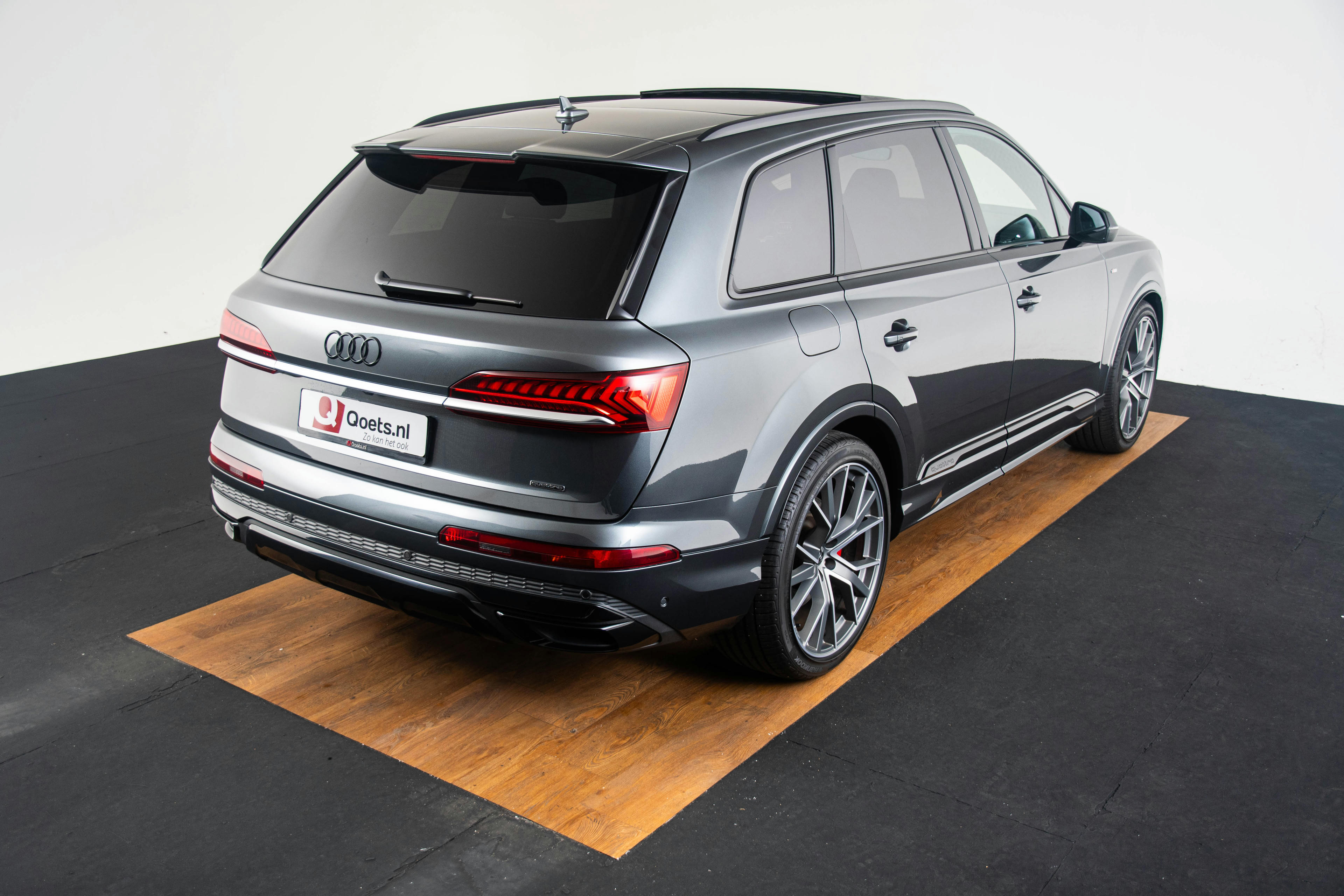 Car image 7