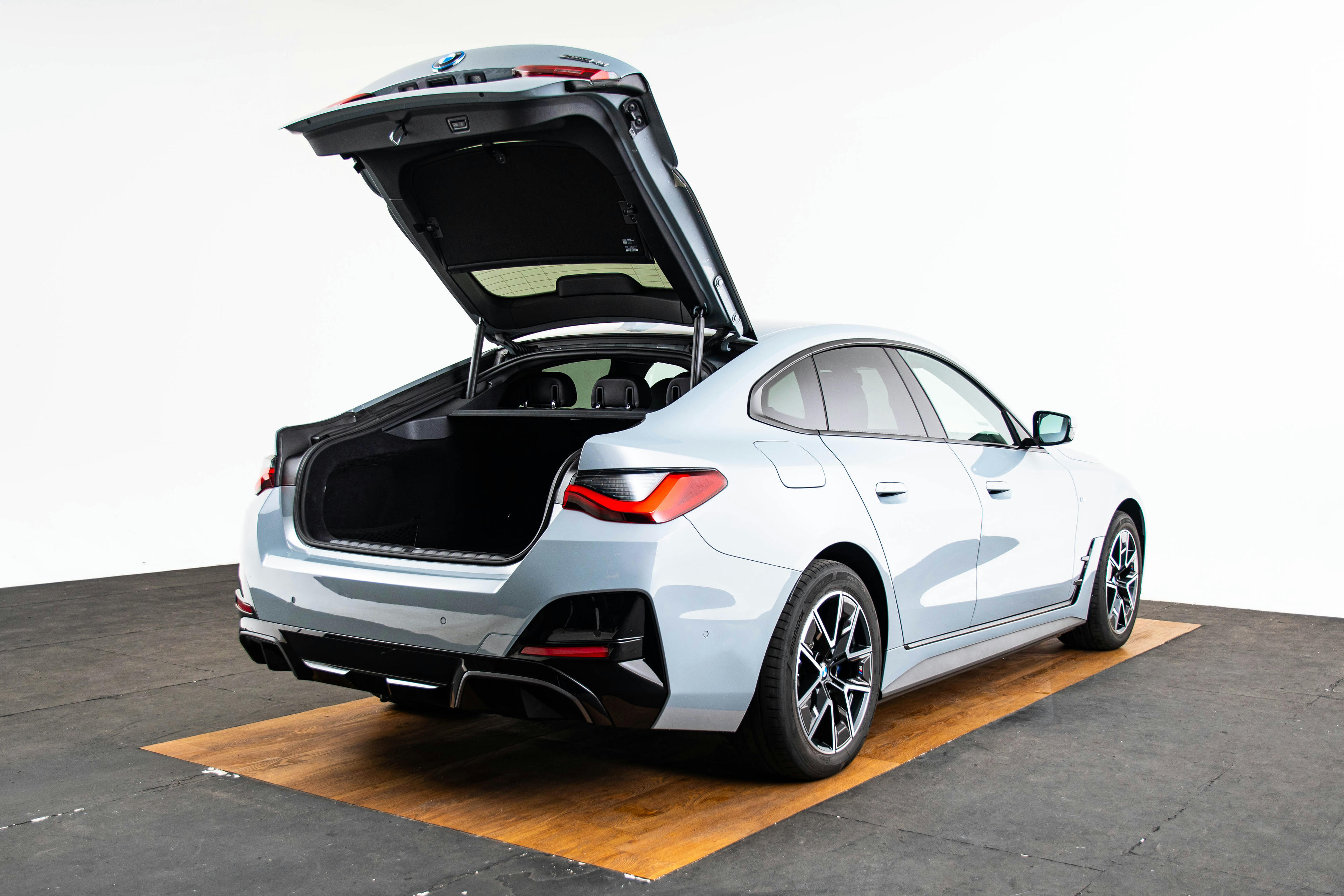 Car image 16