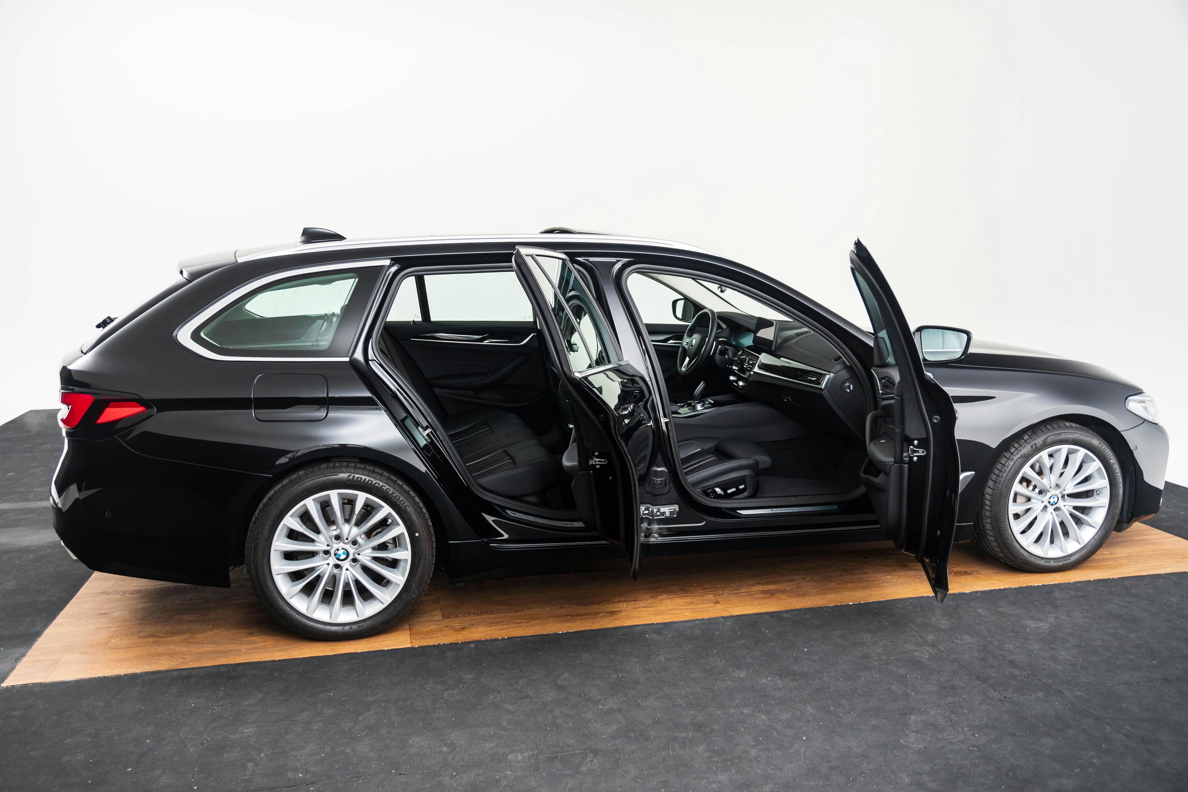 Car image 12