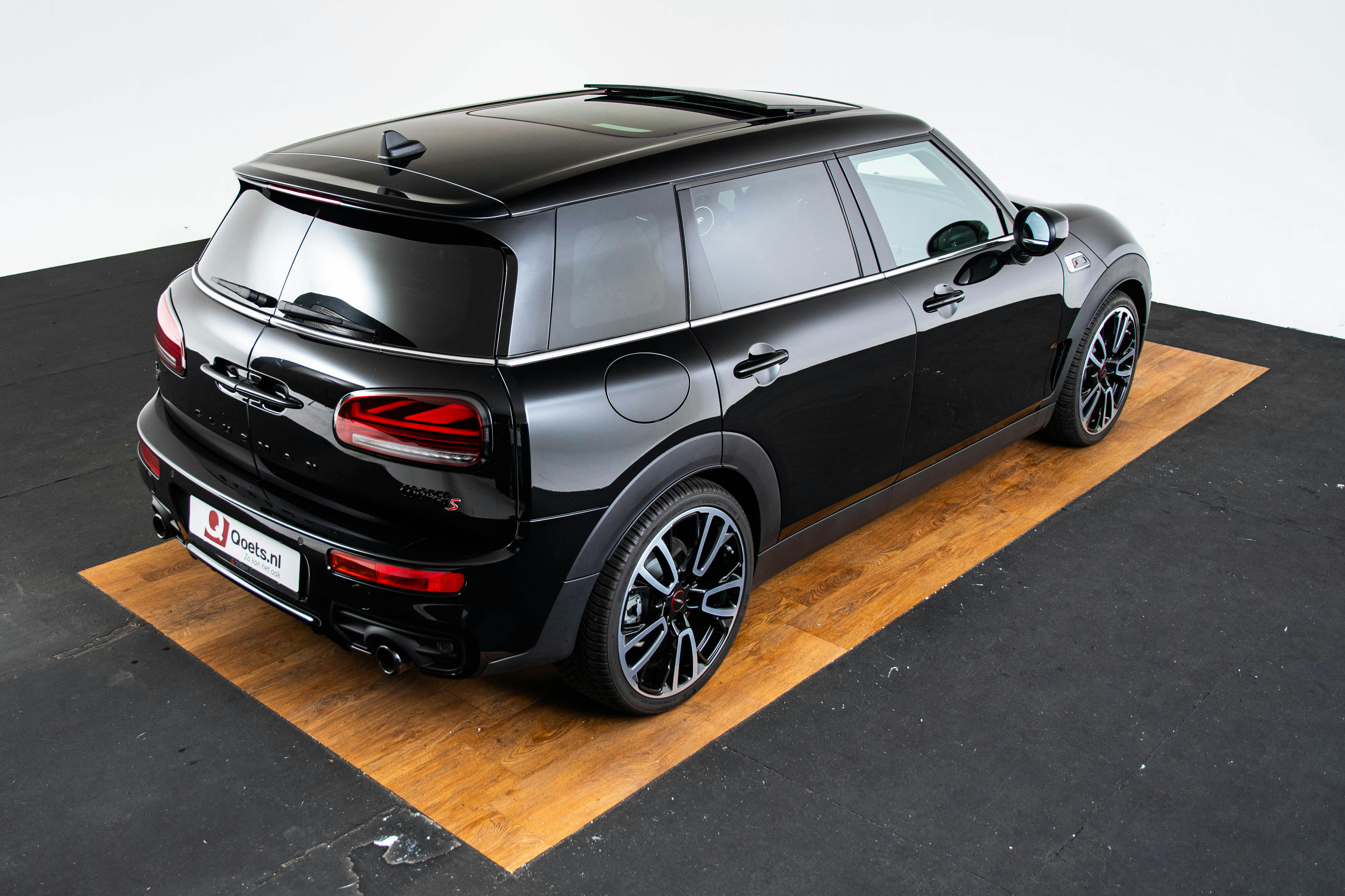 Car image 15
