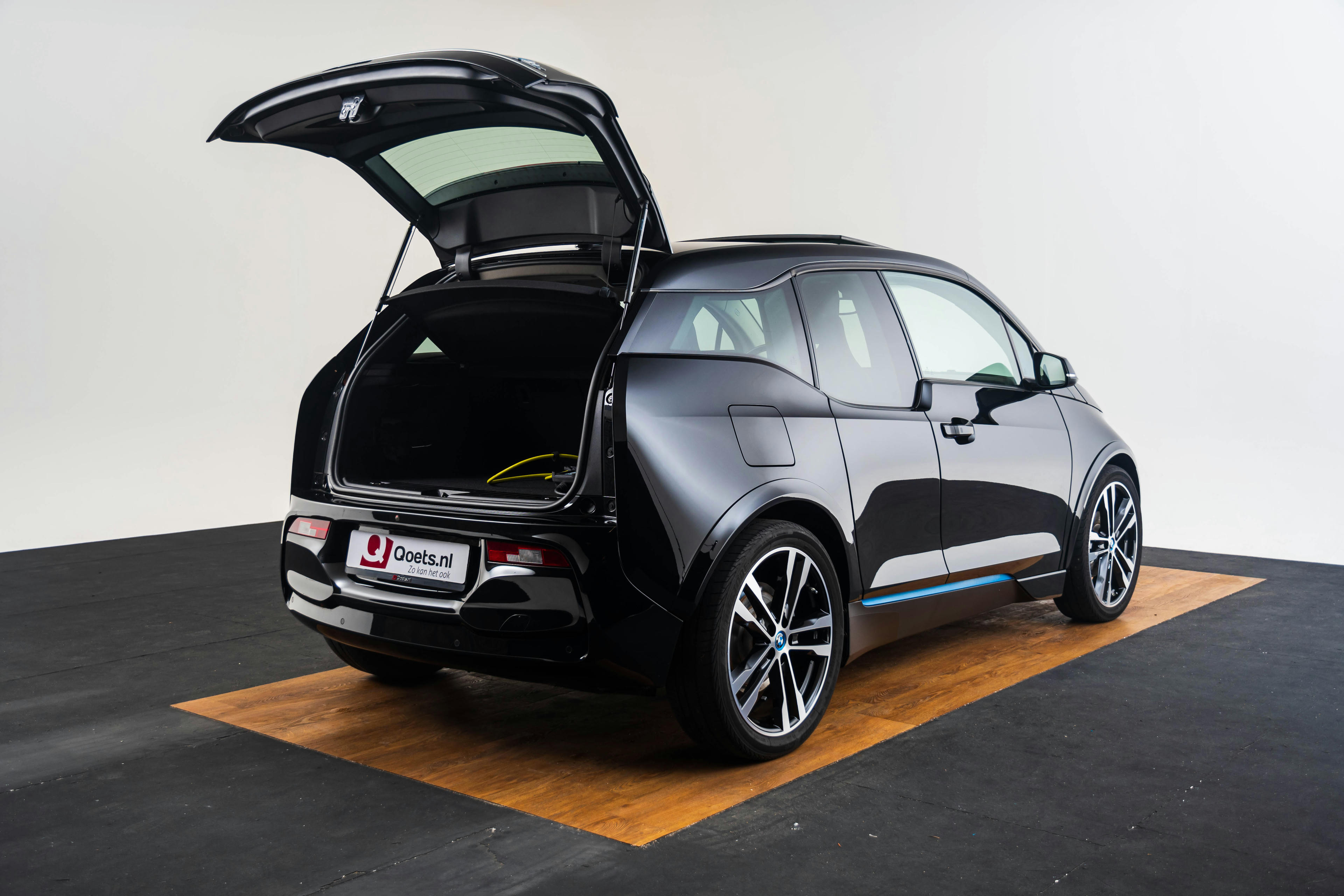Car image 9