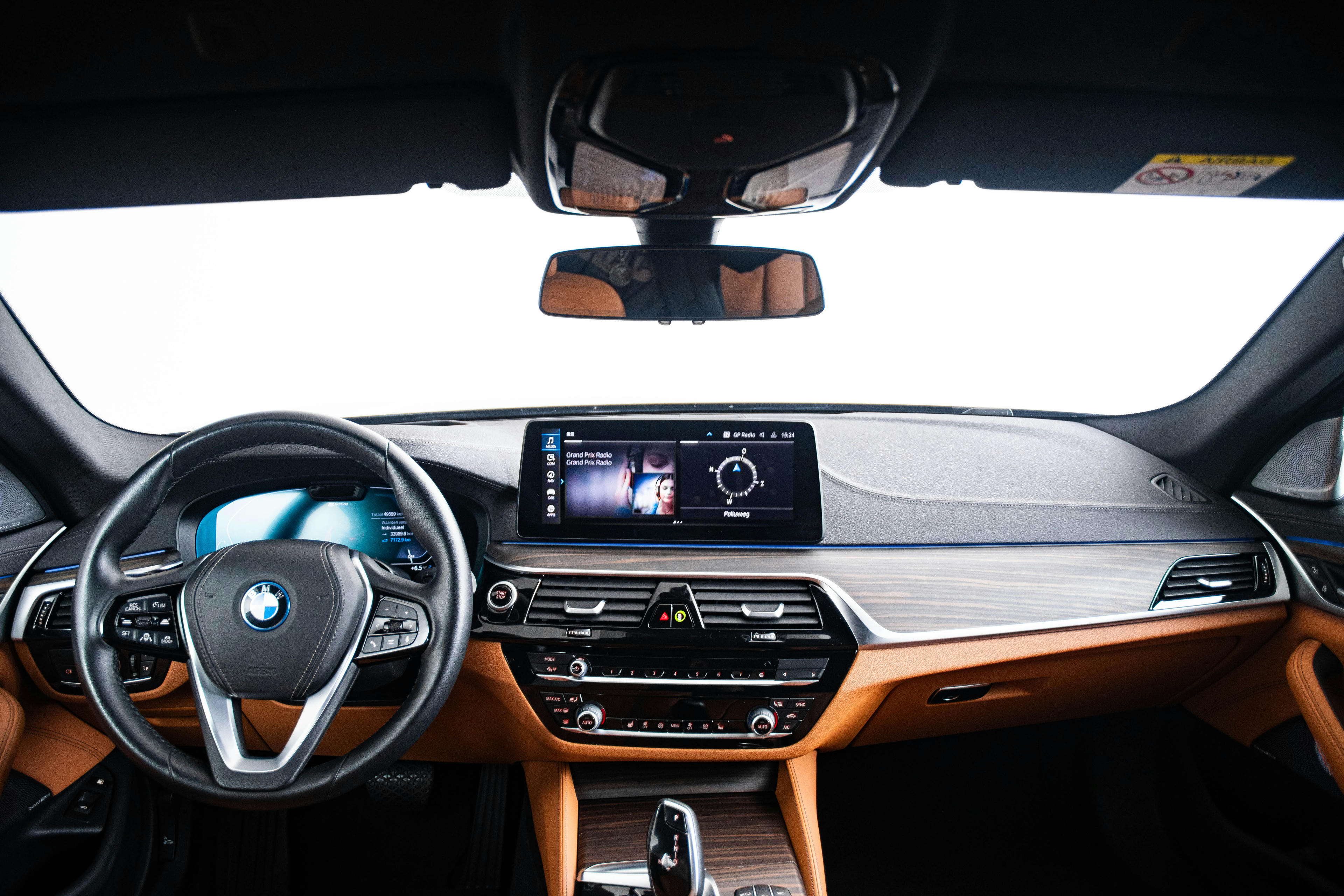 Car image 9