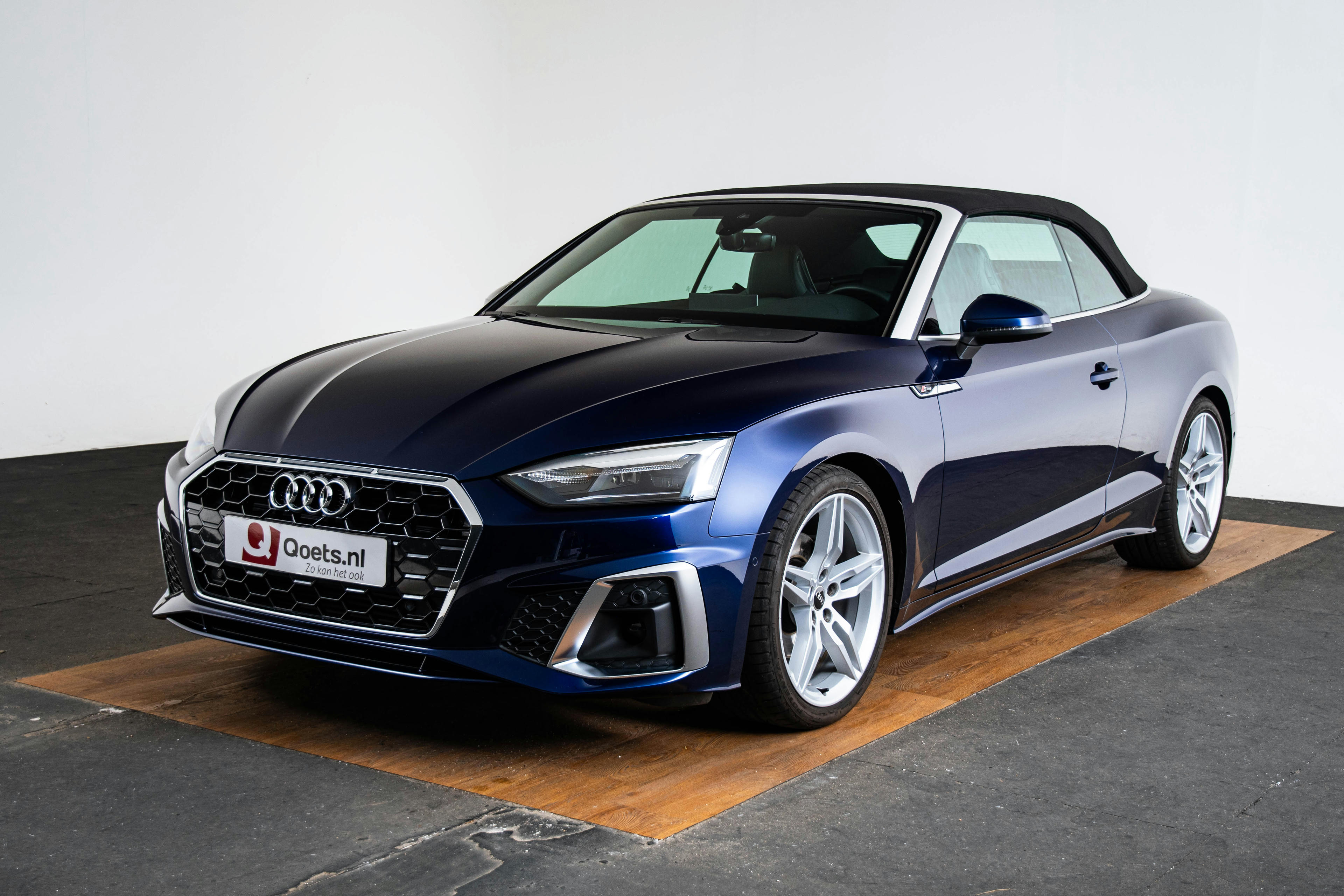Car image 12