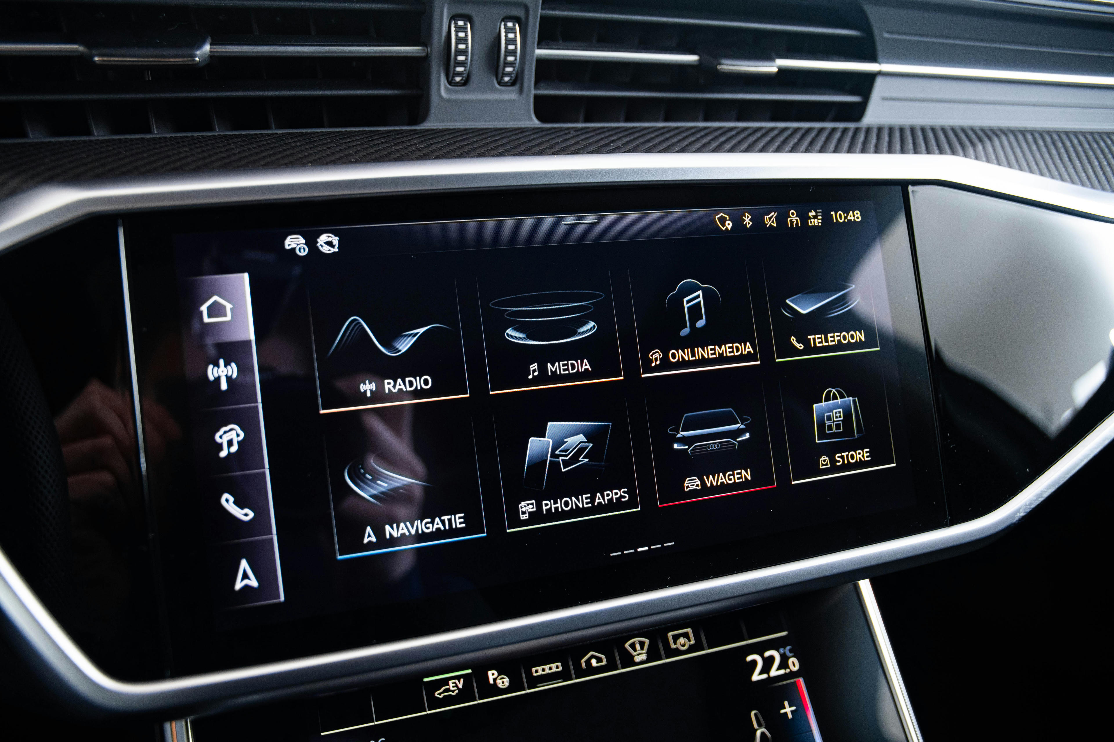 Car image 12