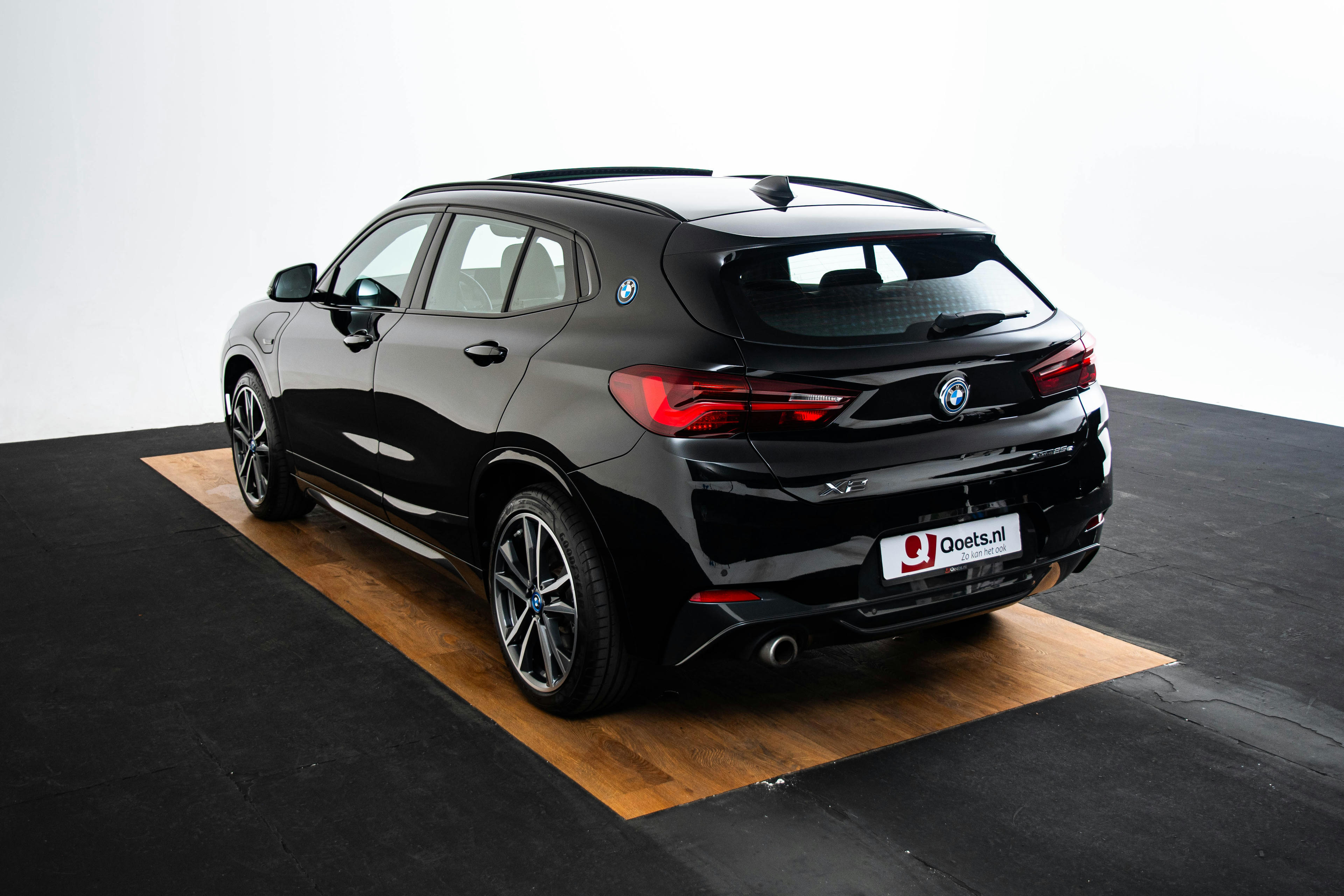 Car image 13