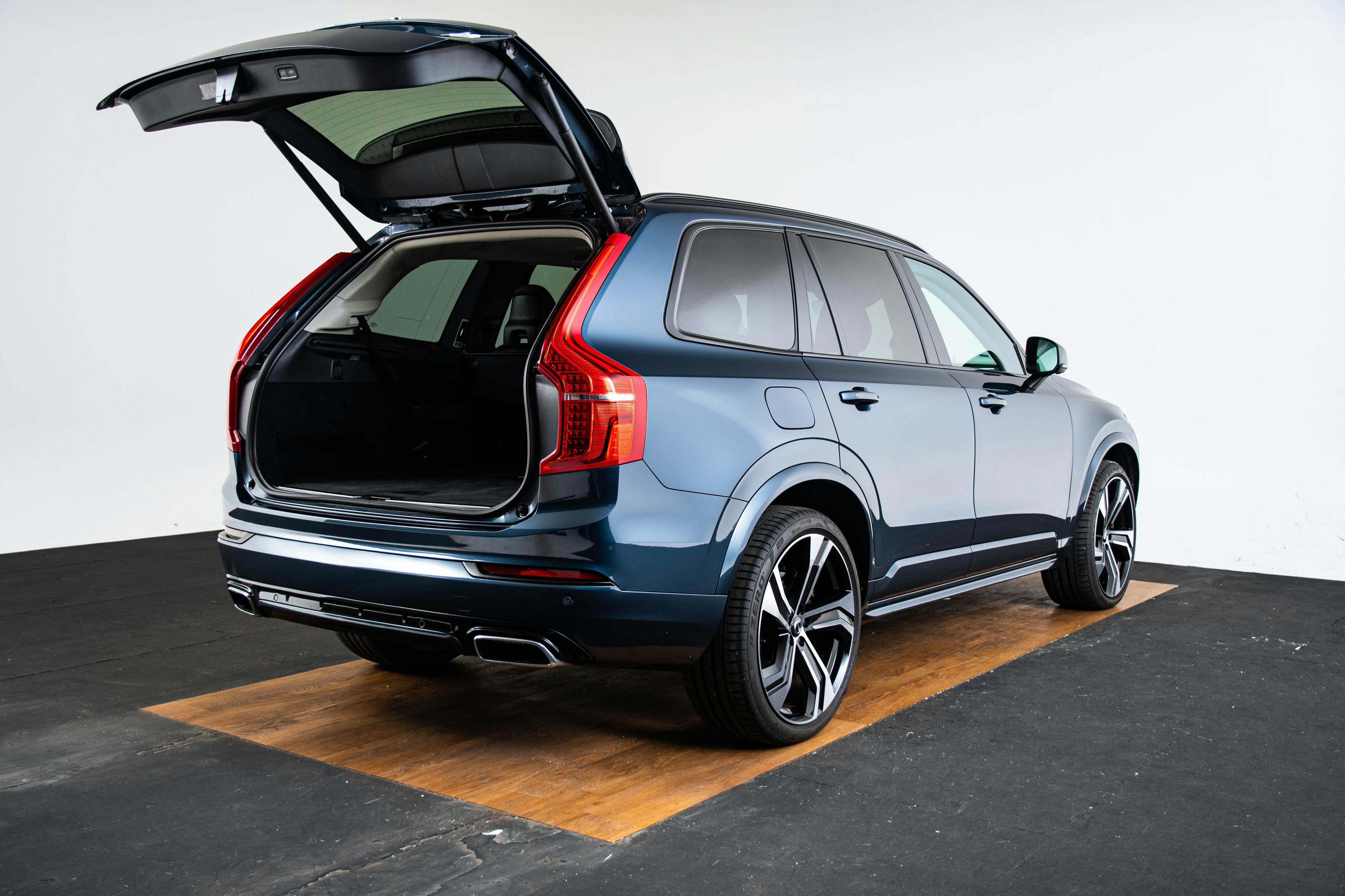 Car image 16
