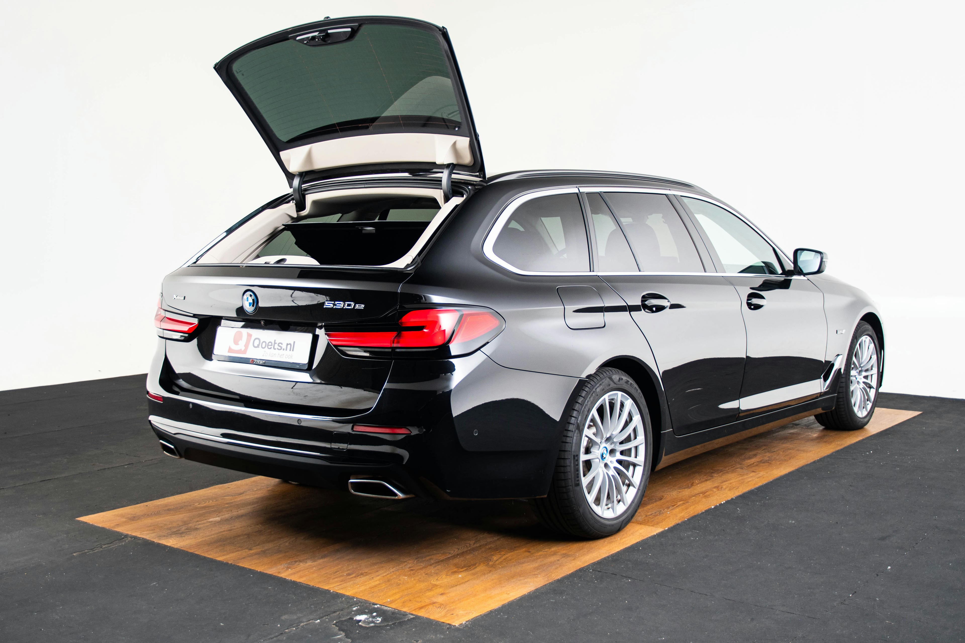 Car image 12