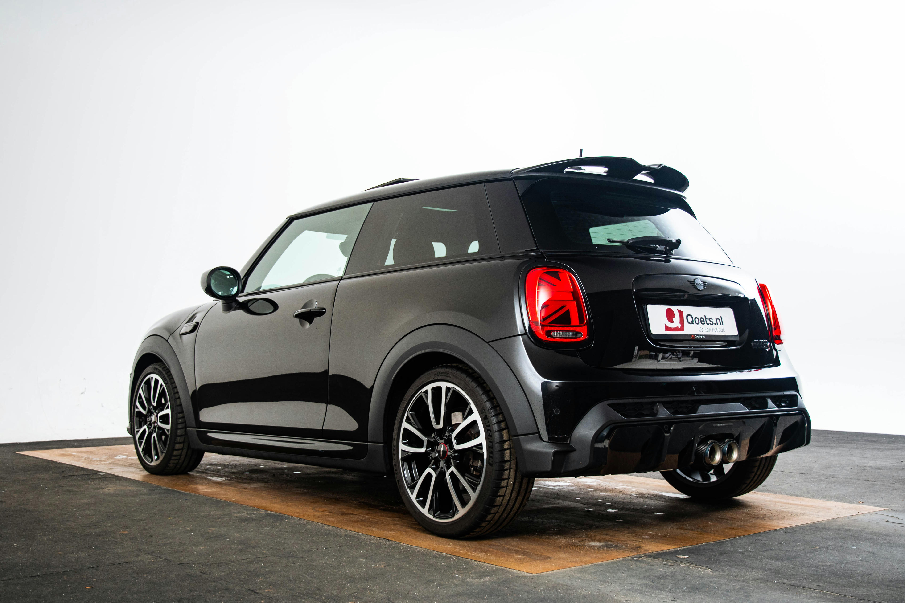 Car image 12