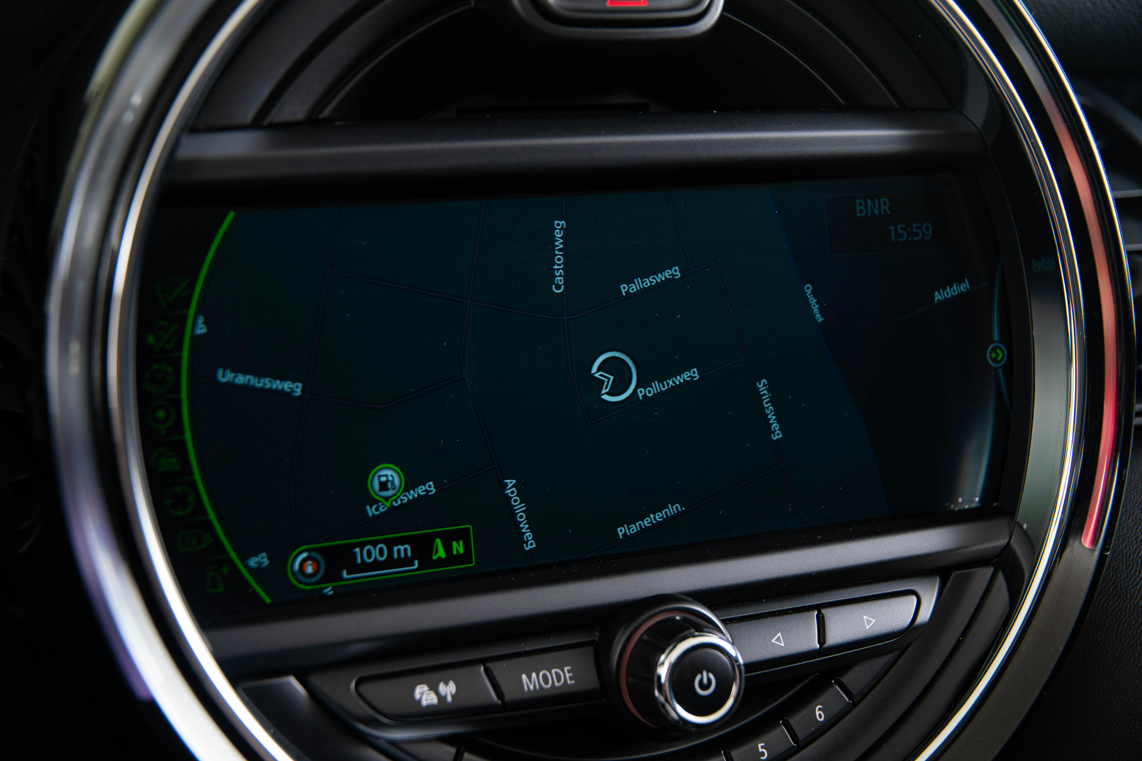 Car image 9
