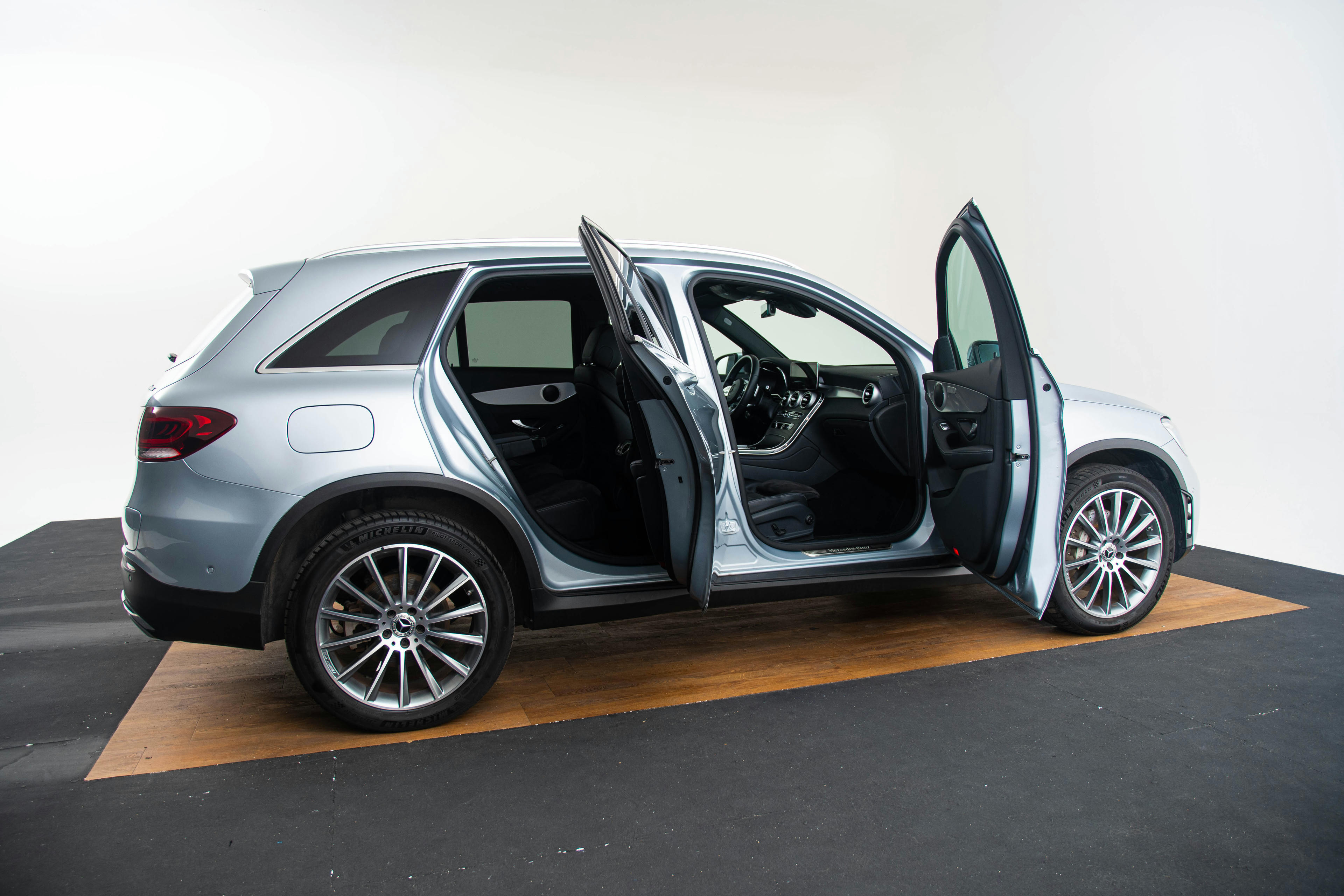Car image 11