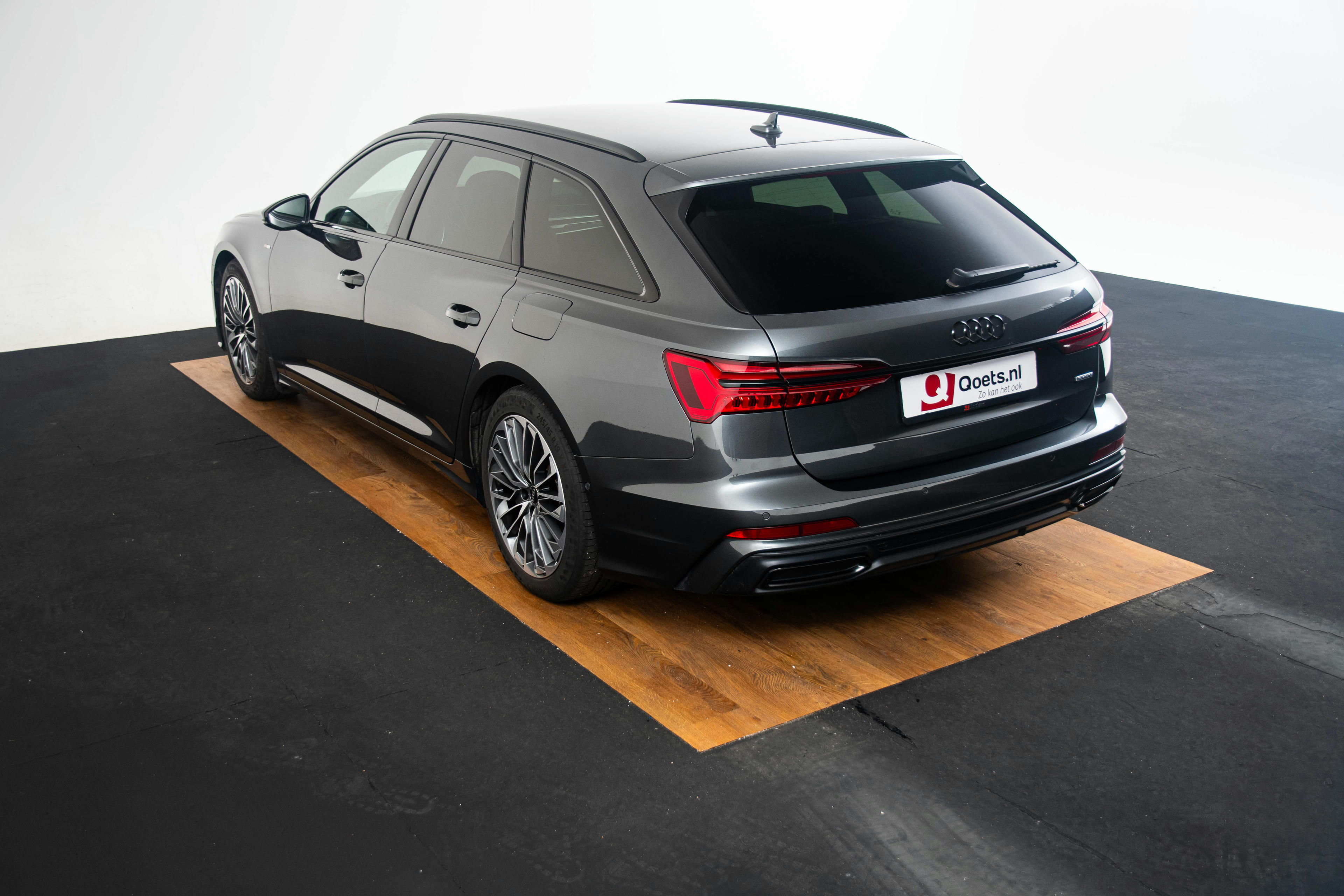 Car image 13