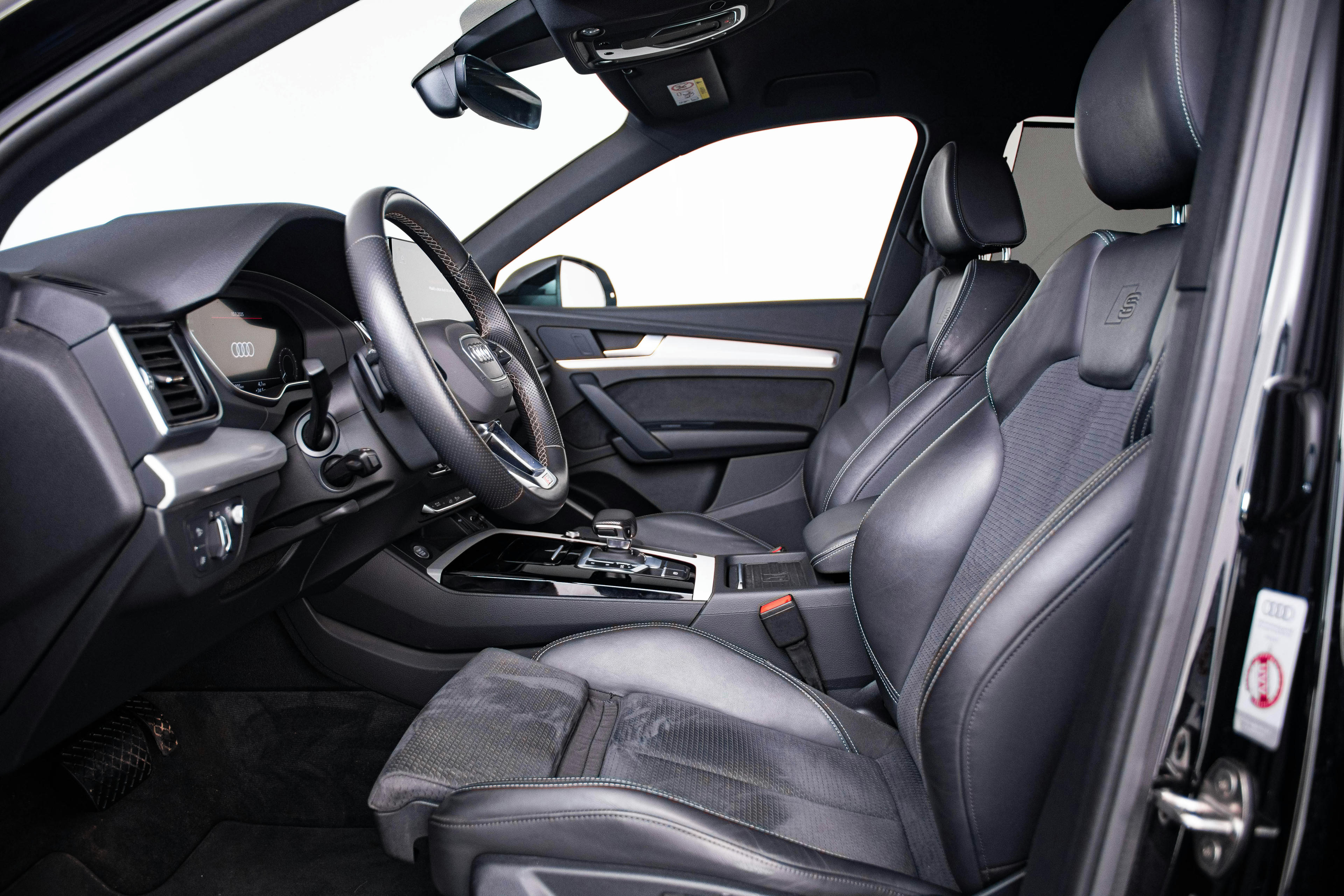 Car image 13