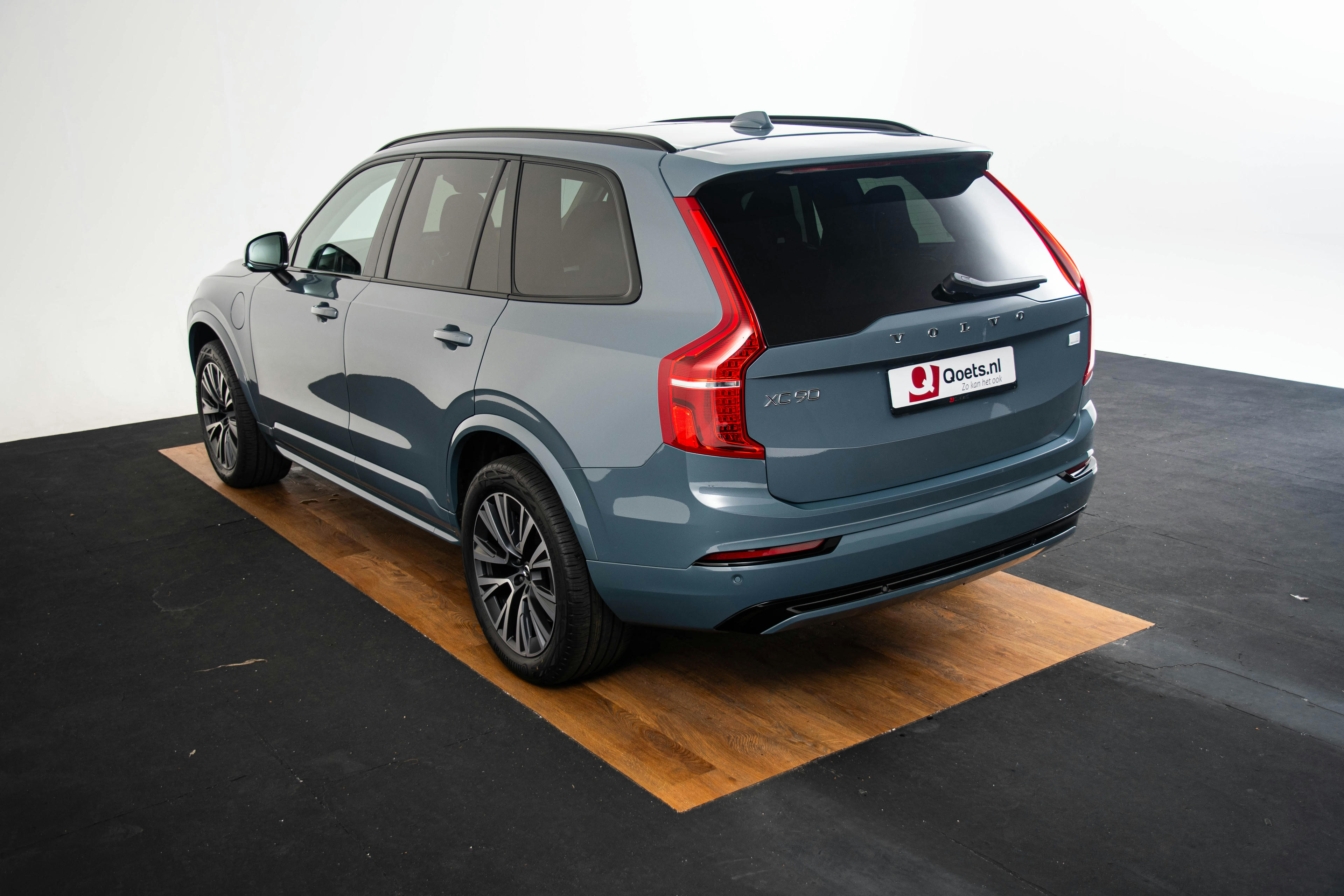 Car image 14
