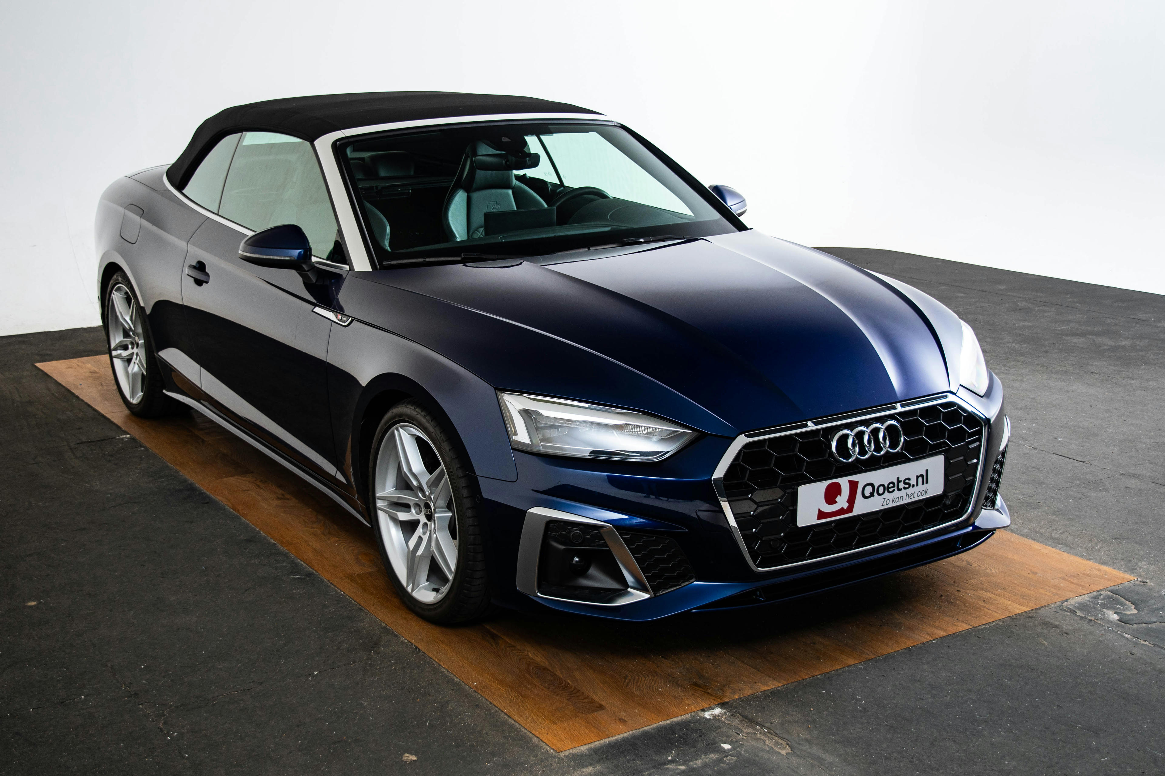 Car image 14