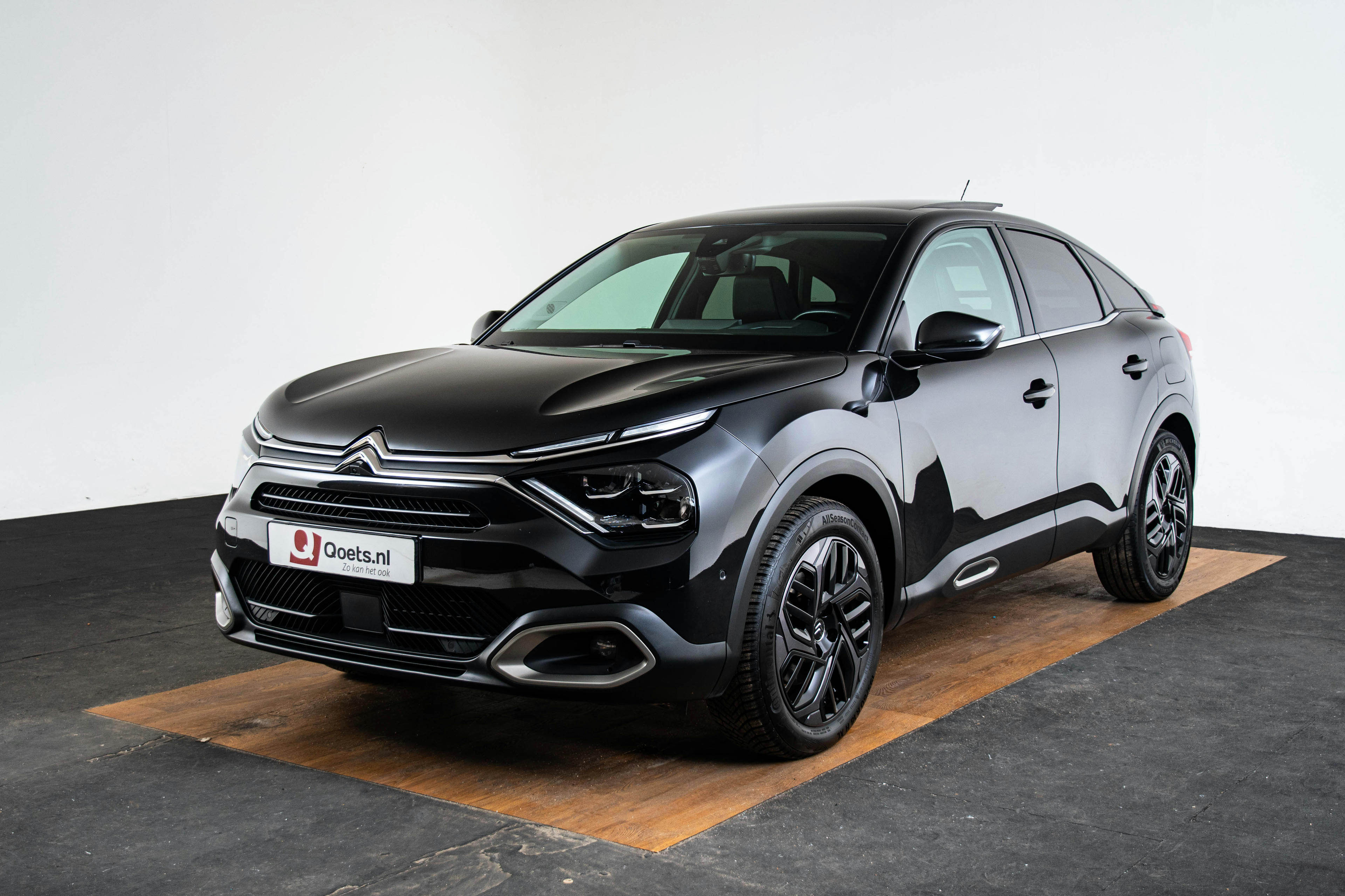 Car image 16