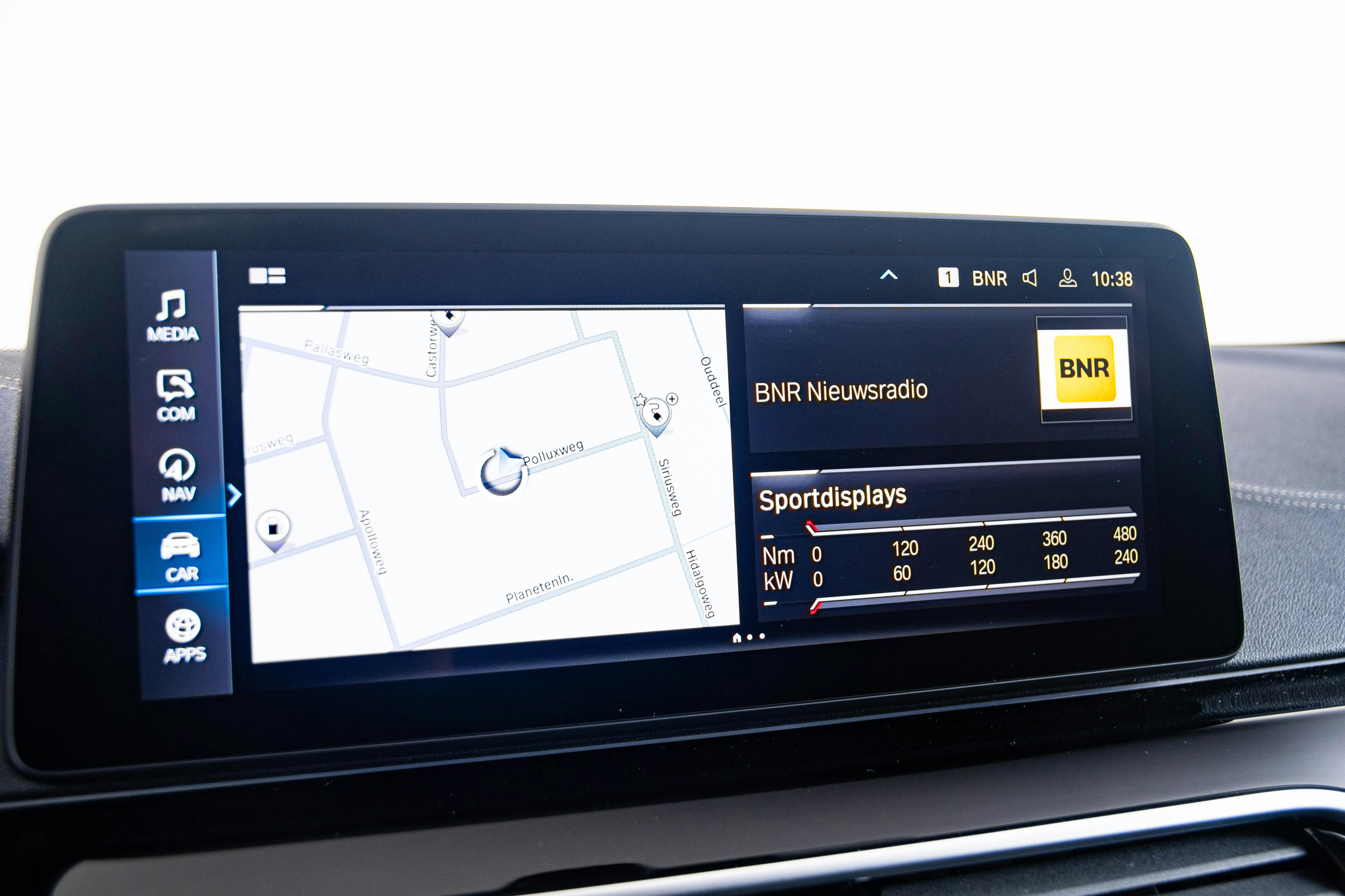 Car image 14