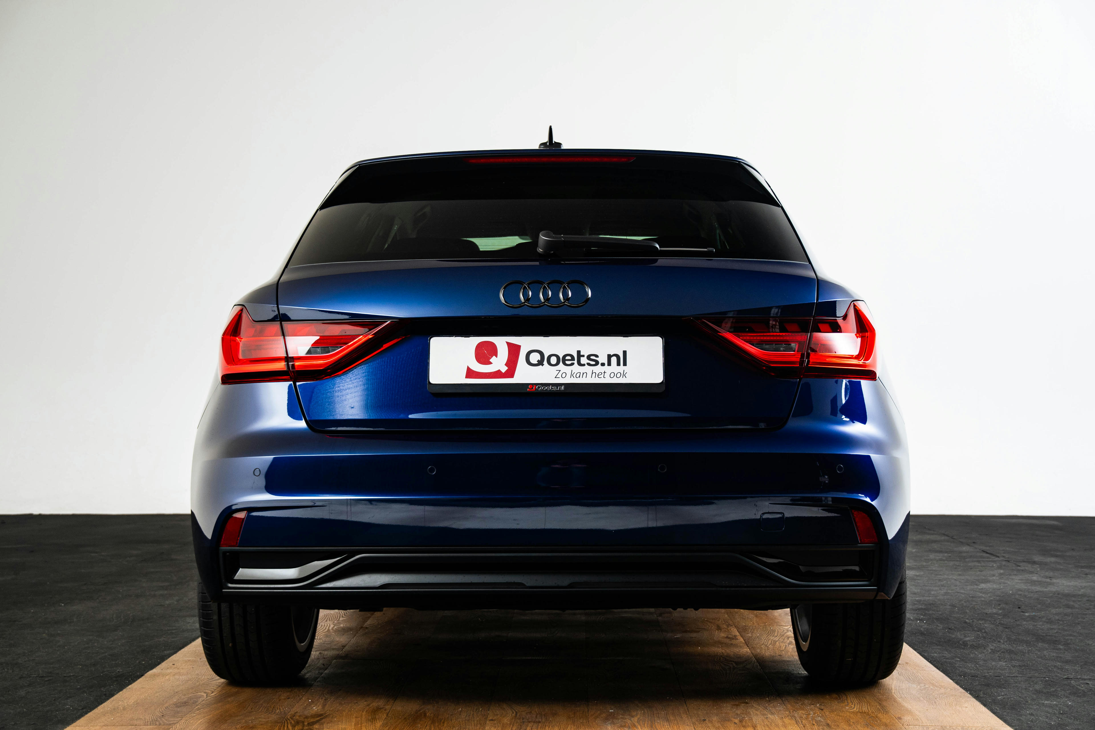 Car image 12