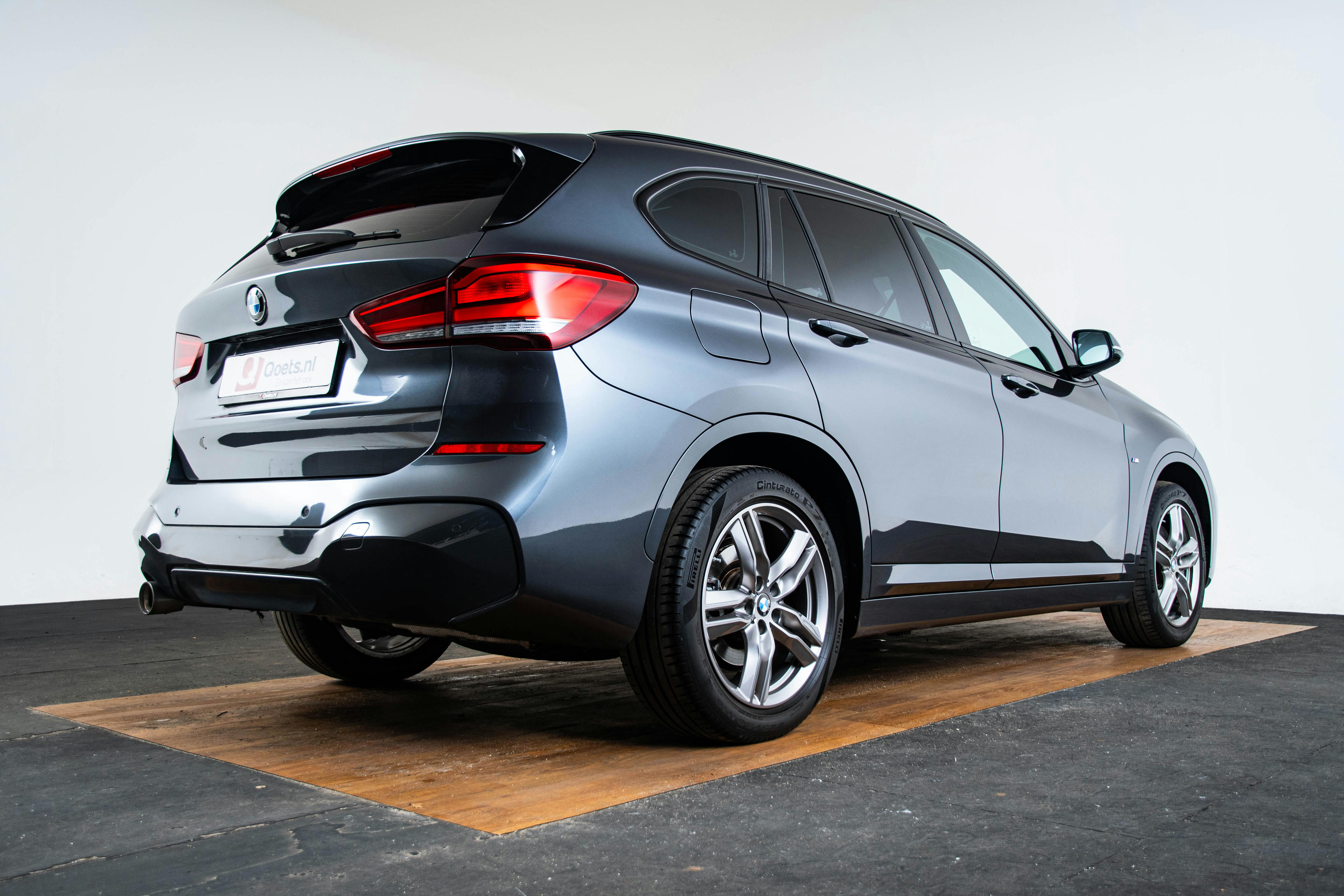 Car image 15