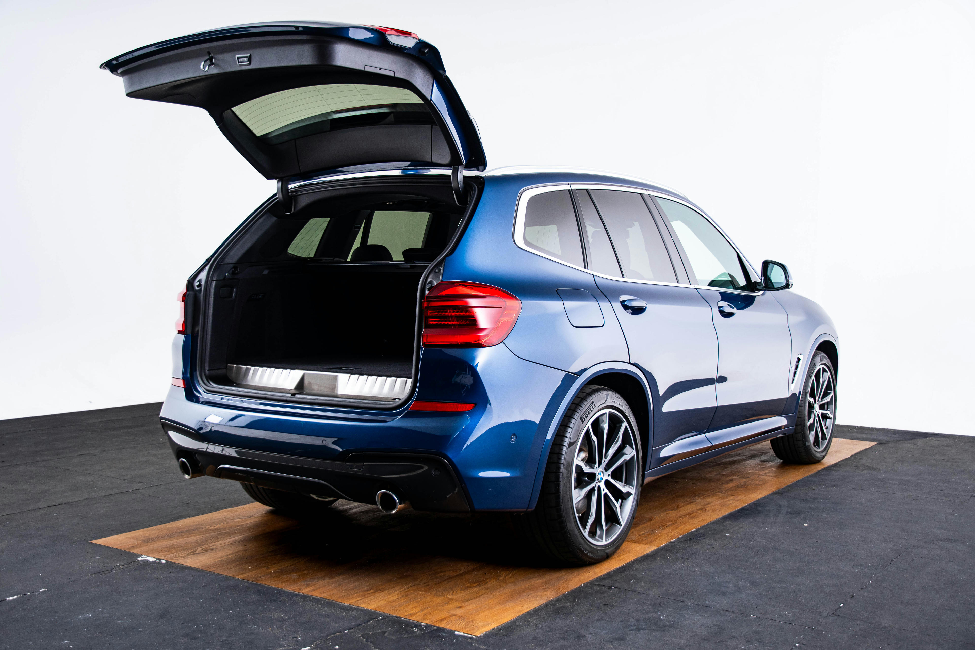 Car image 15