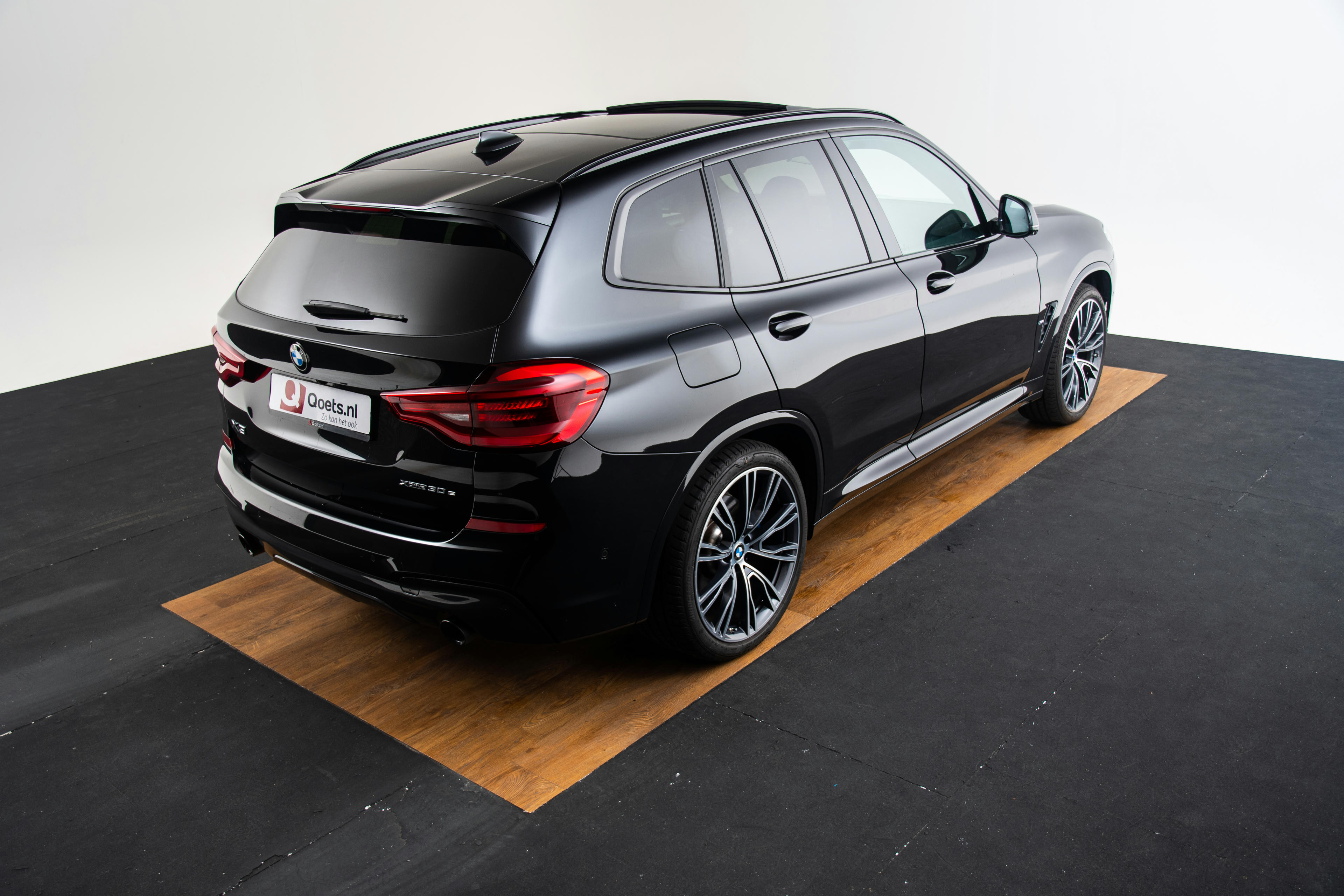 Car image 13