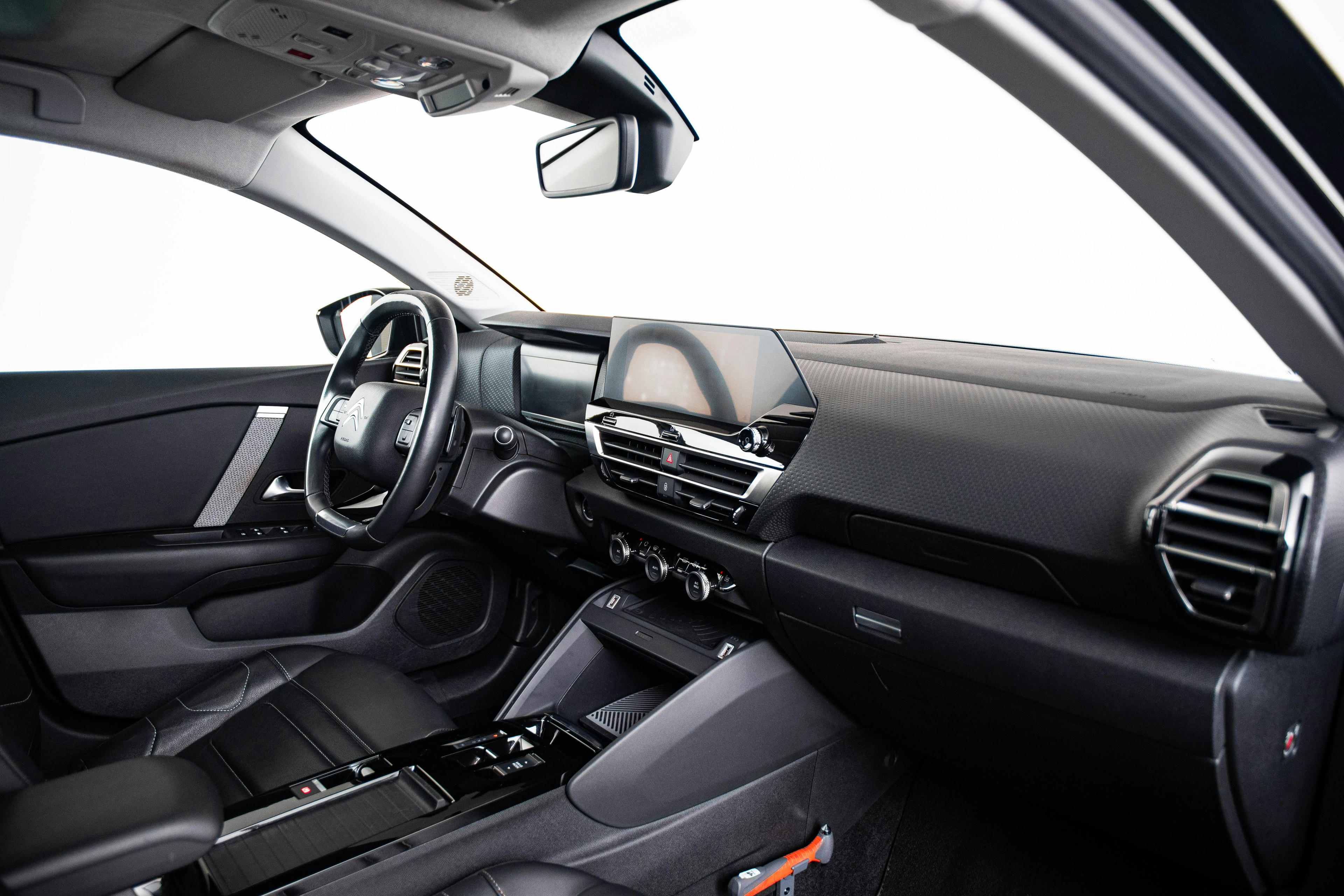Car image 17