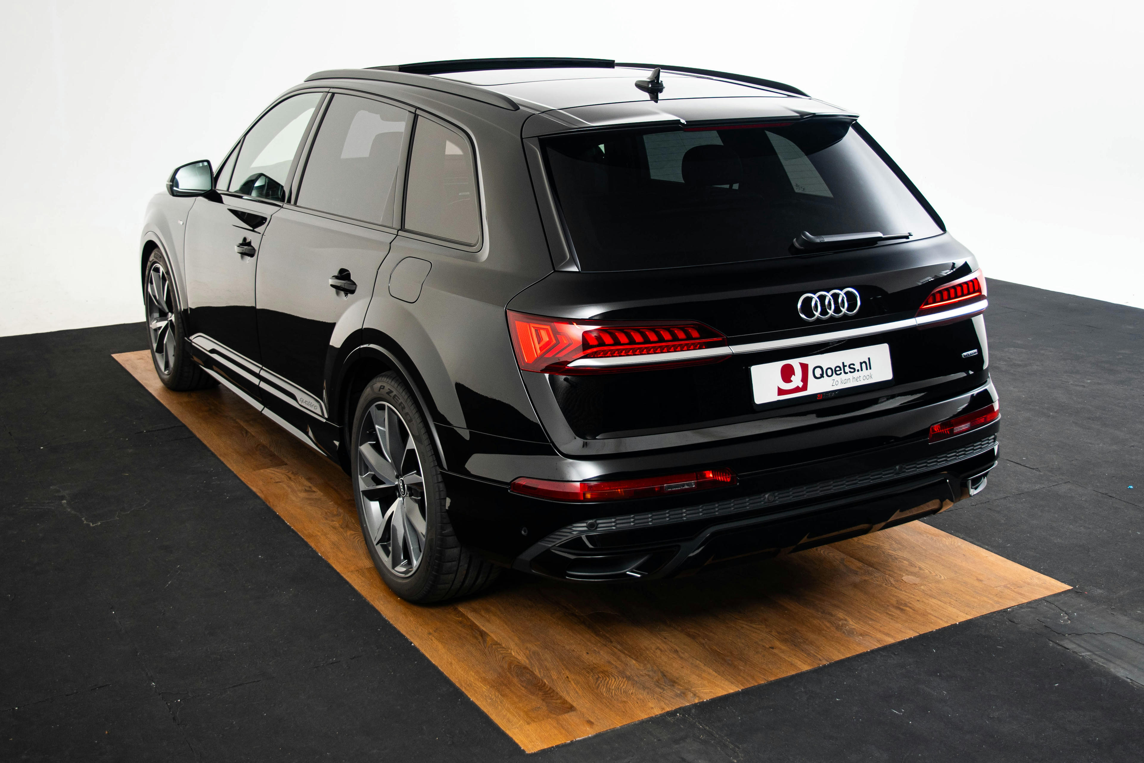 Car image 15