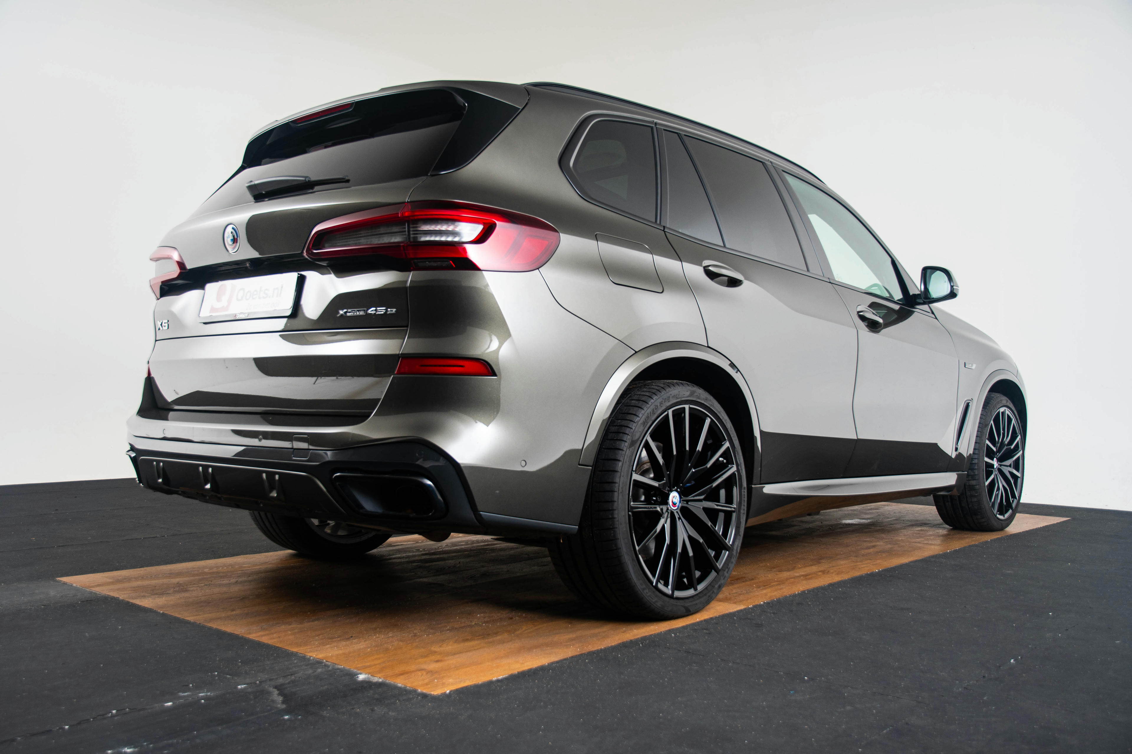 Car image 10
