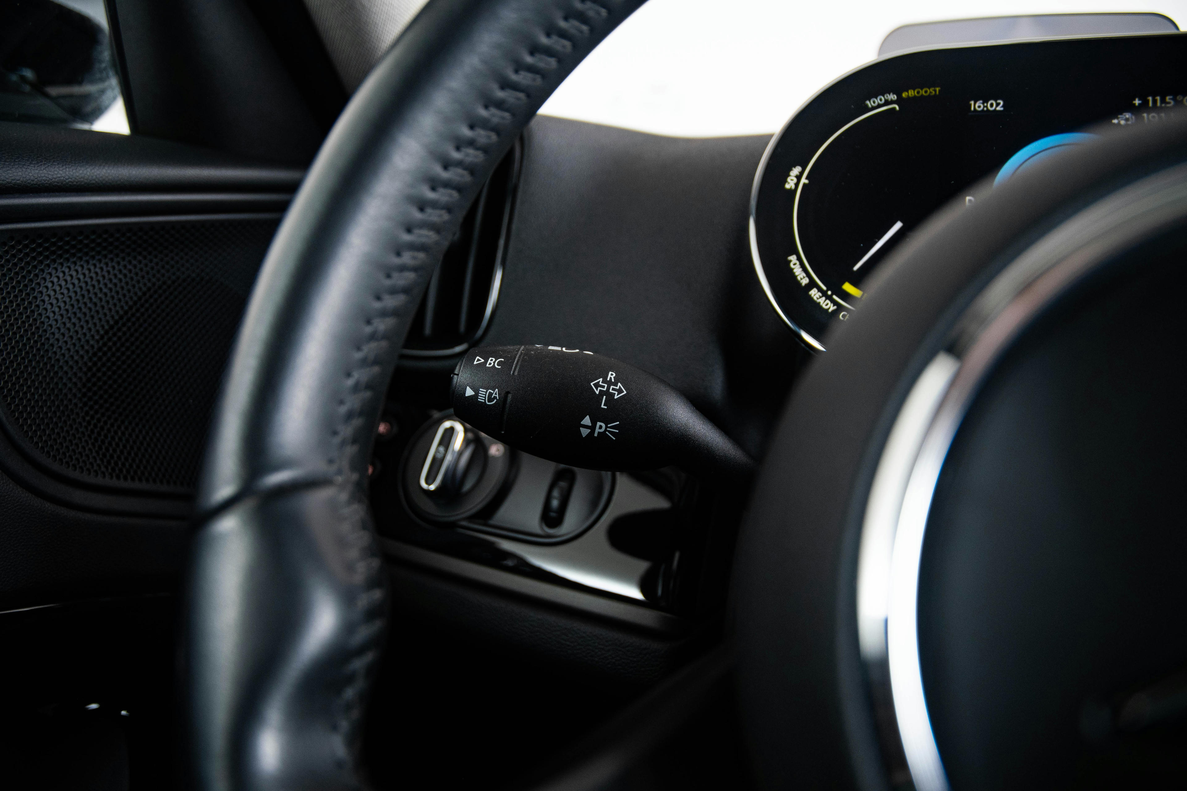 Car image 14
