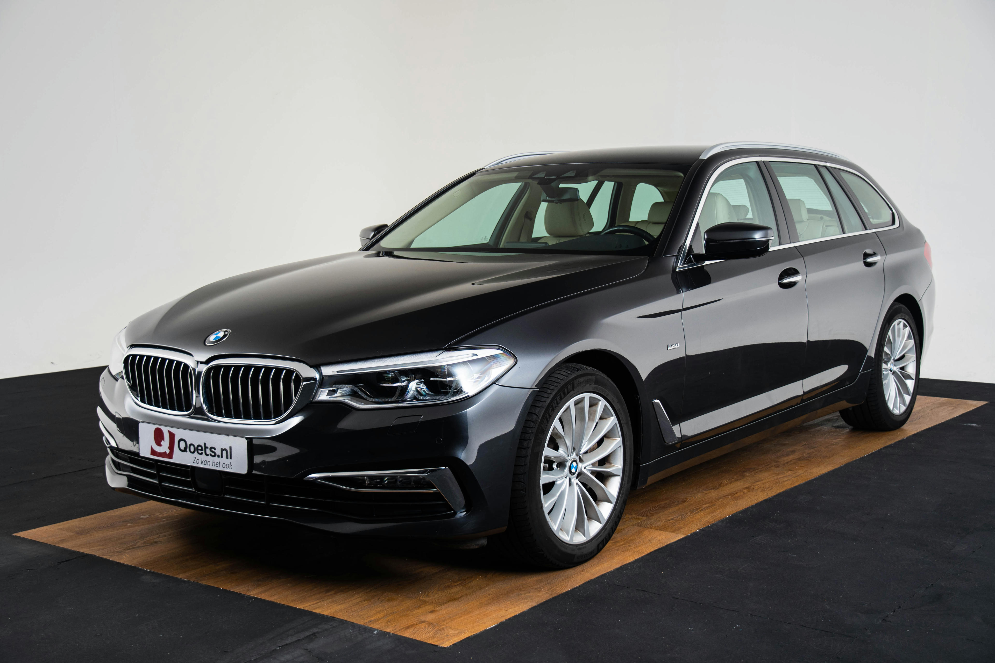 Car image 17