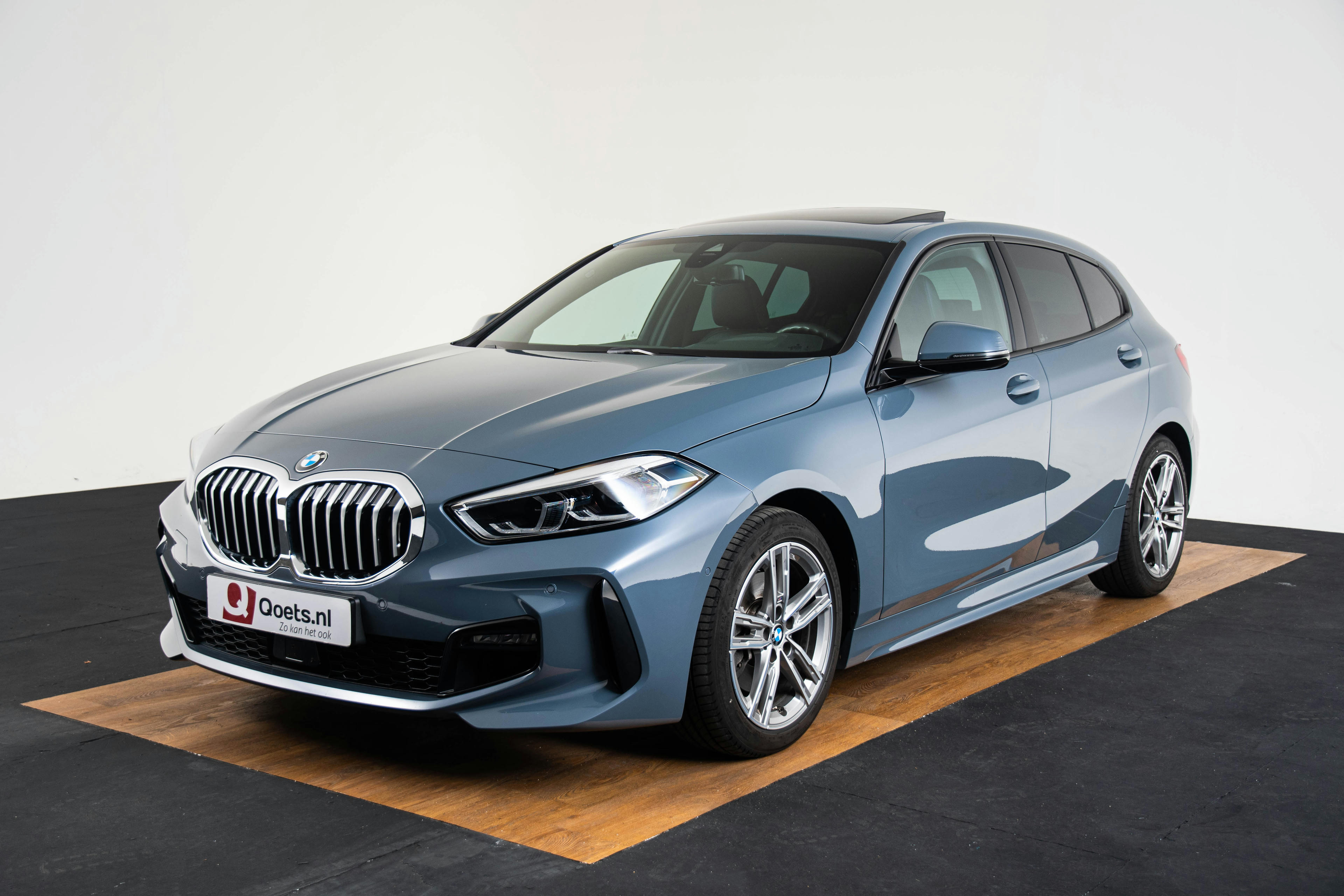 Car image 14