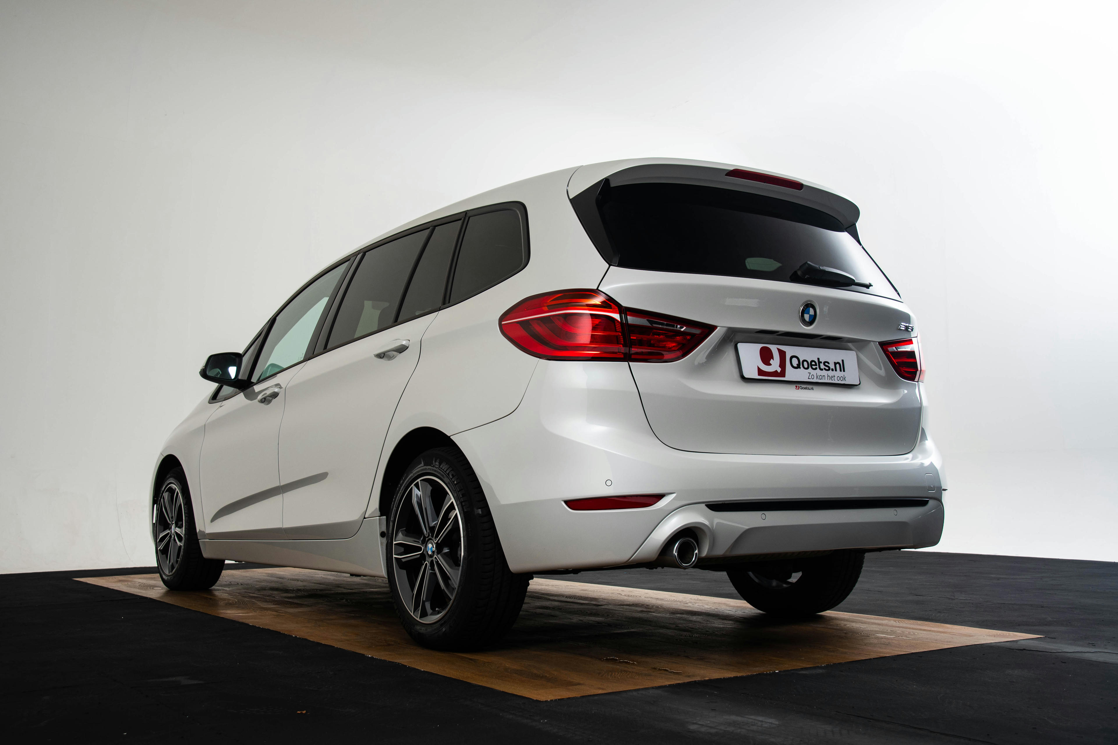 Car image 13
