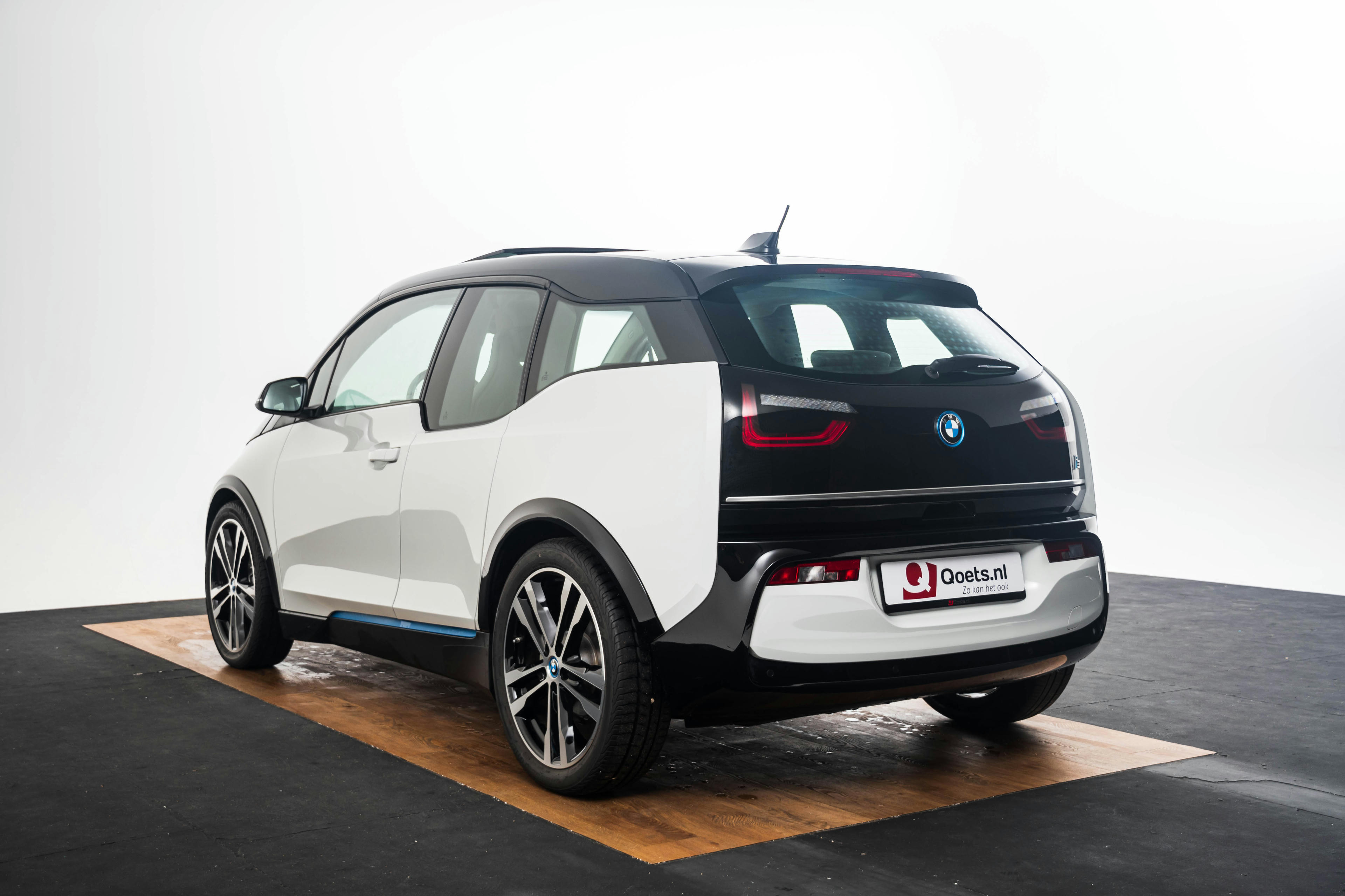 Car image 13
