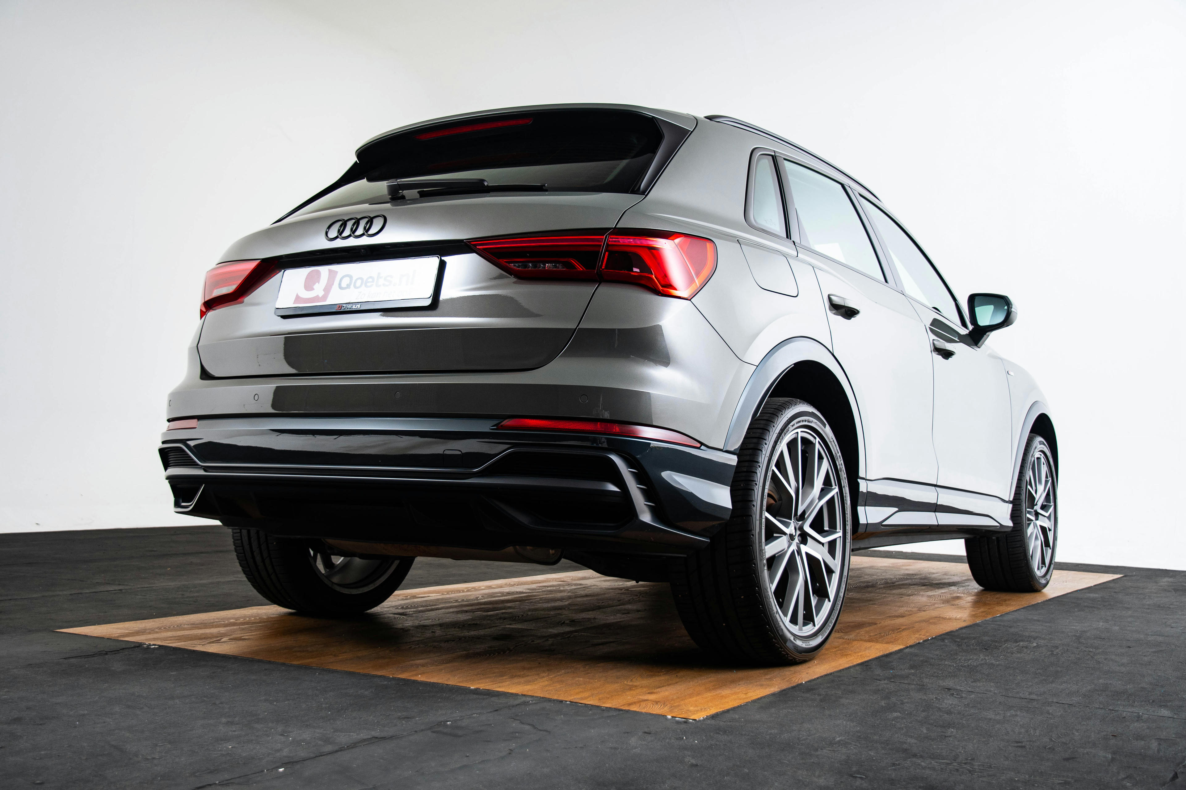 Car image 14