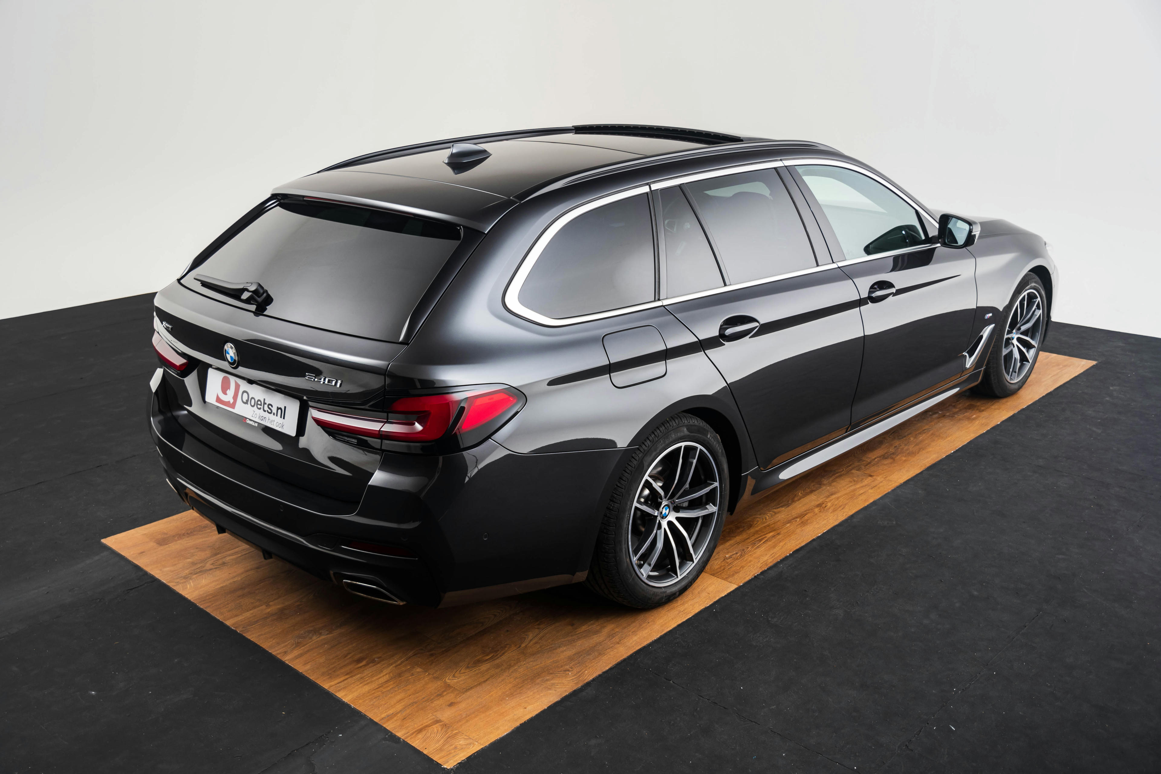 Car image 18