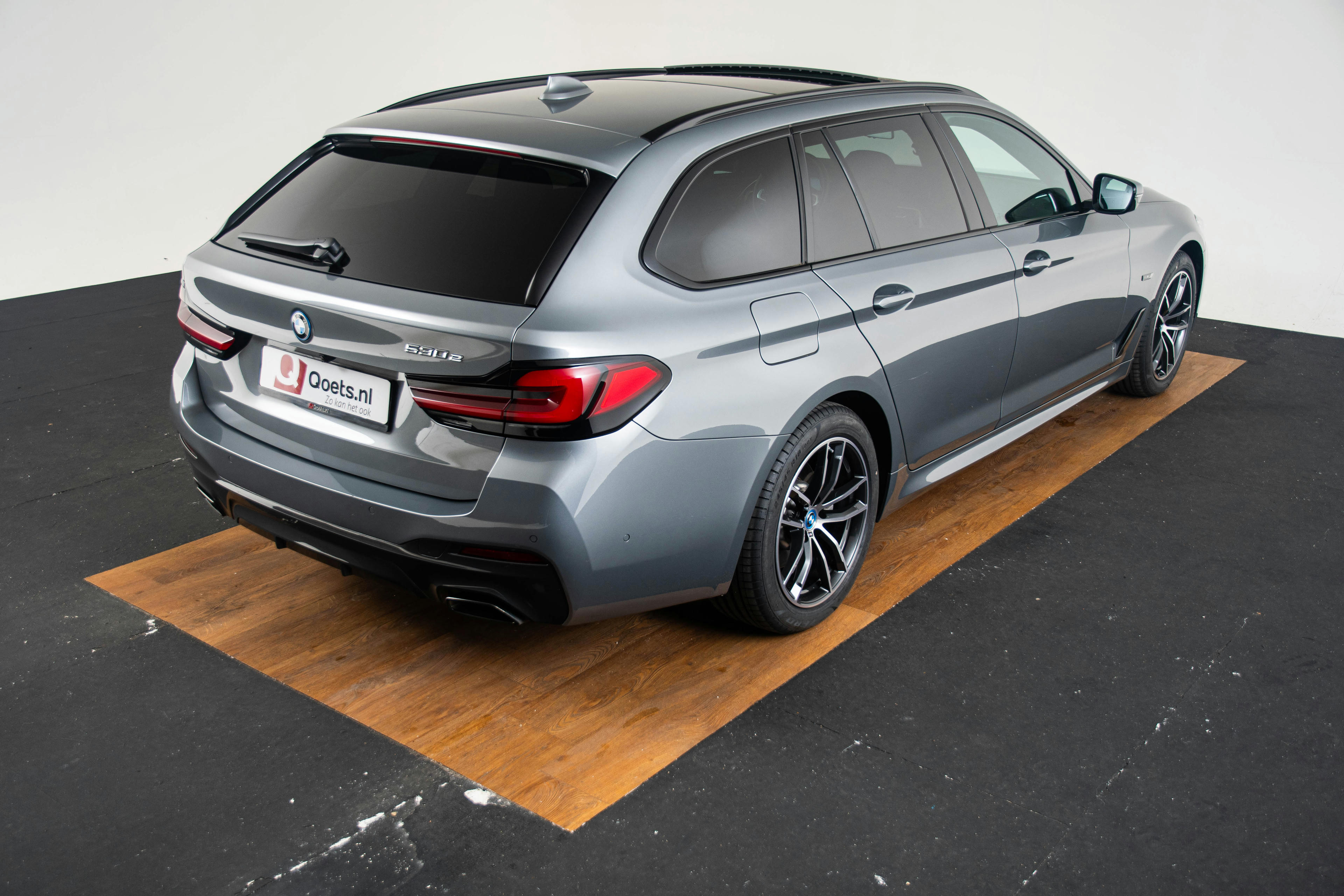 Car image 12