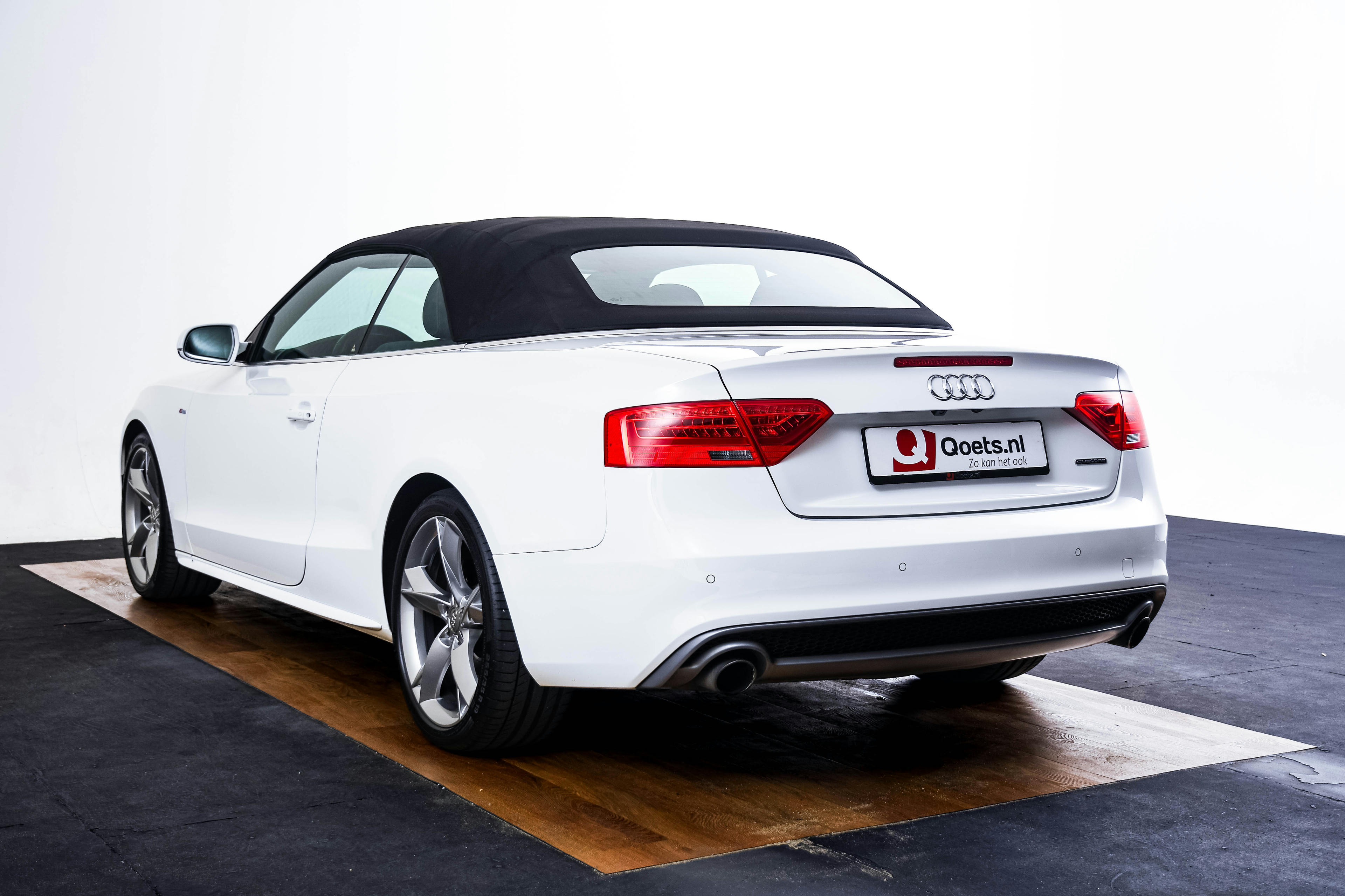 Car image 15