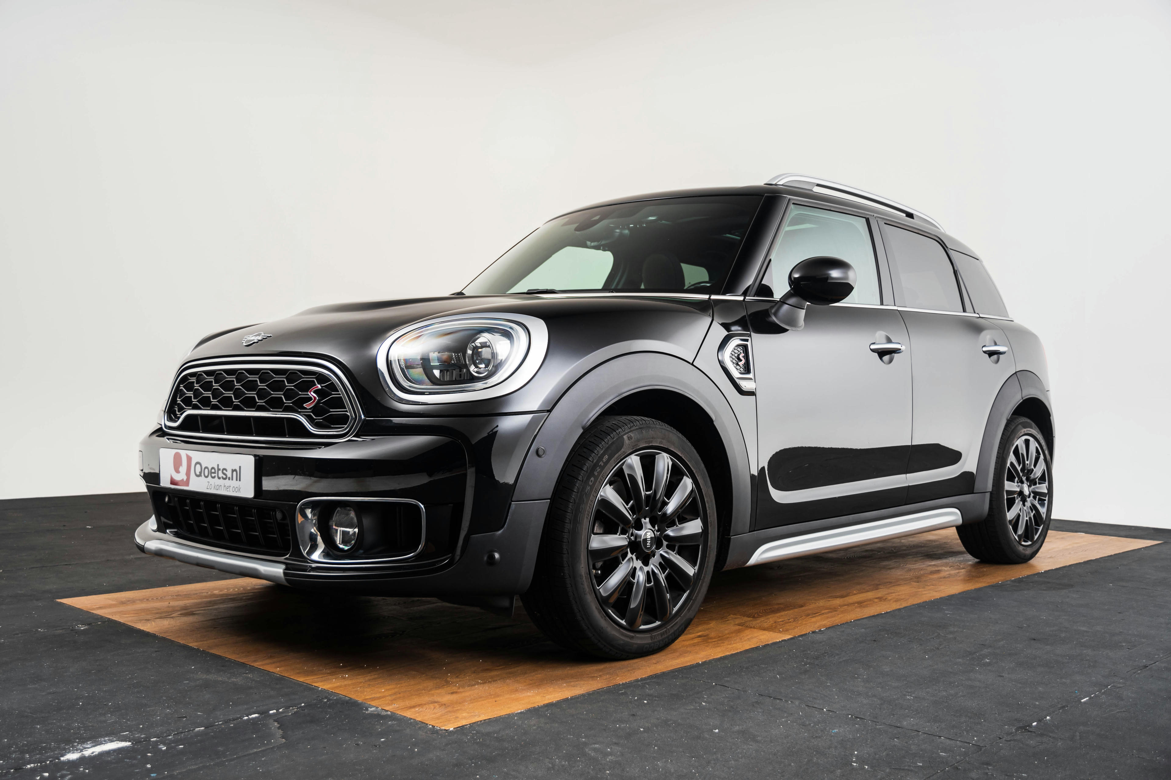 Car image 18