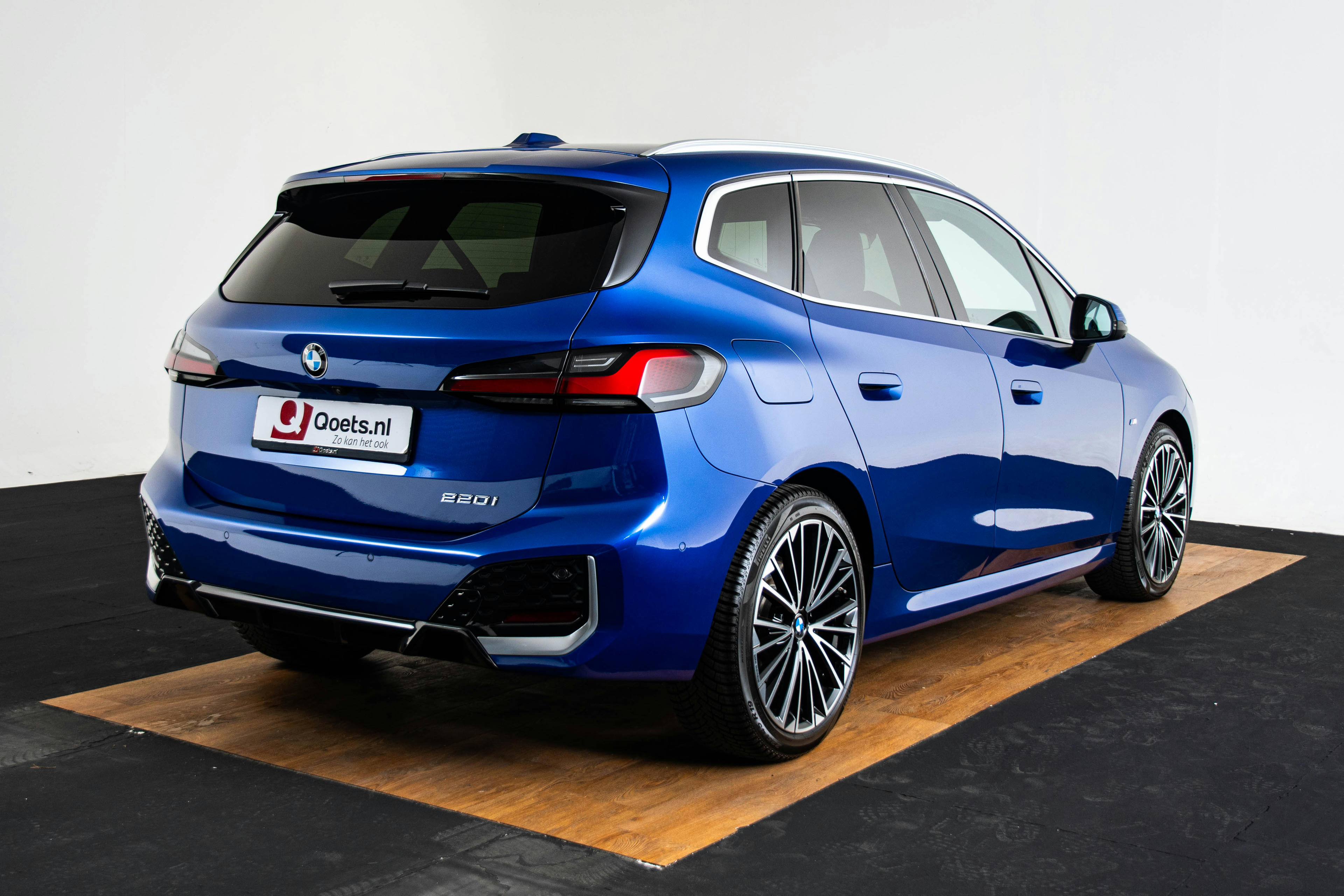 Car image 13