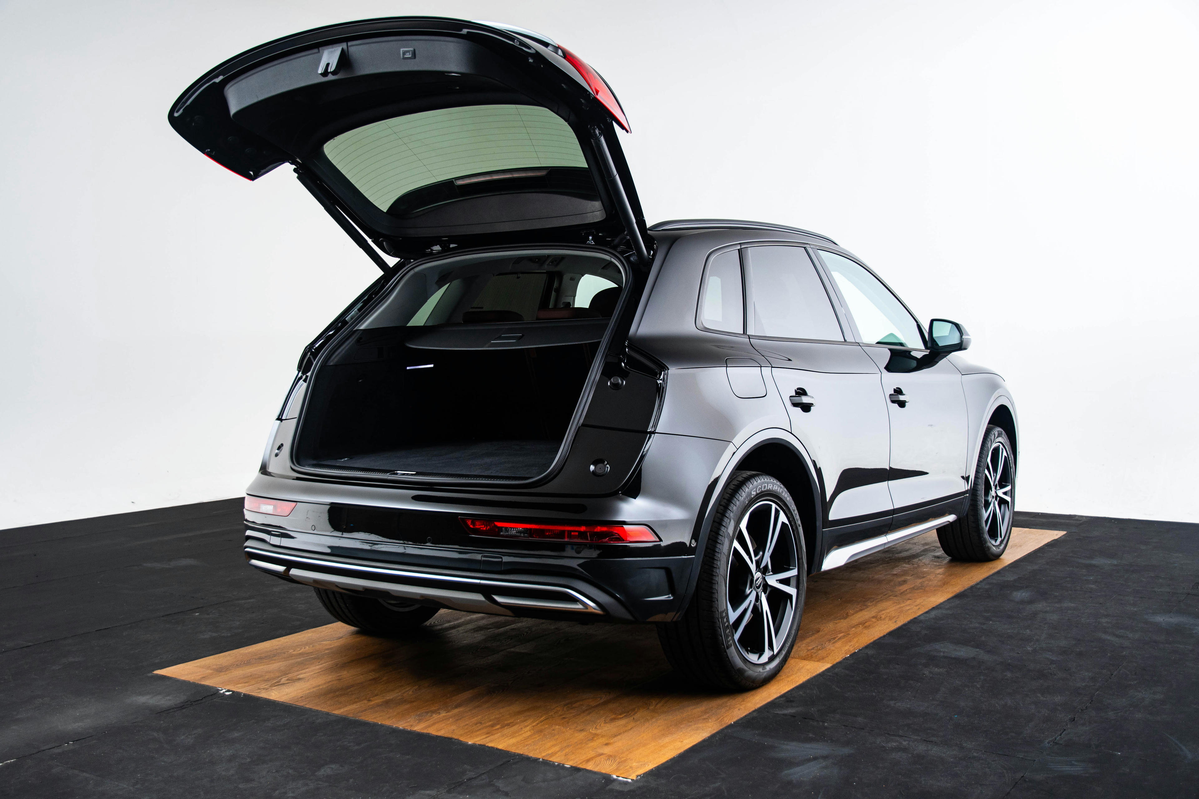 Car image 14