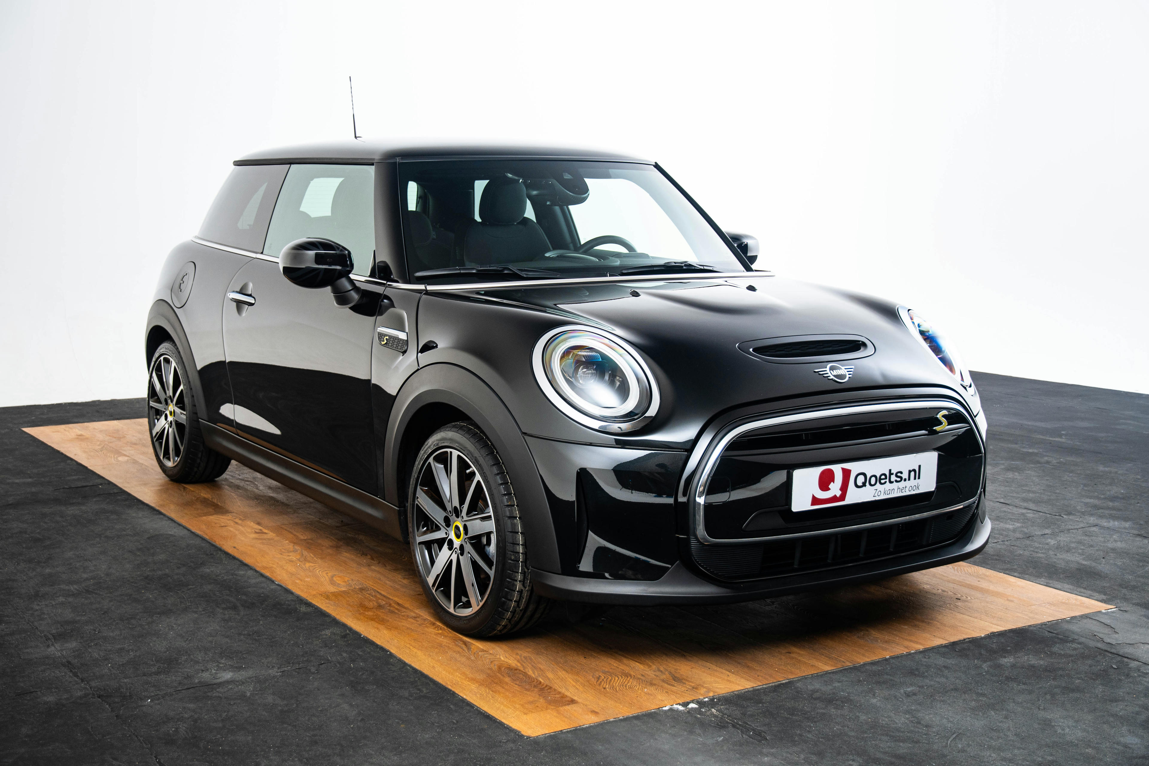 Car image 16