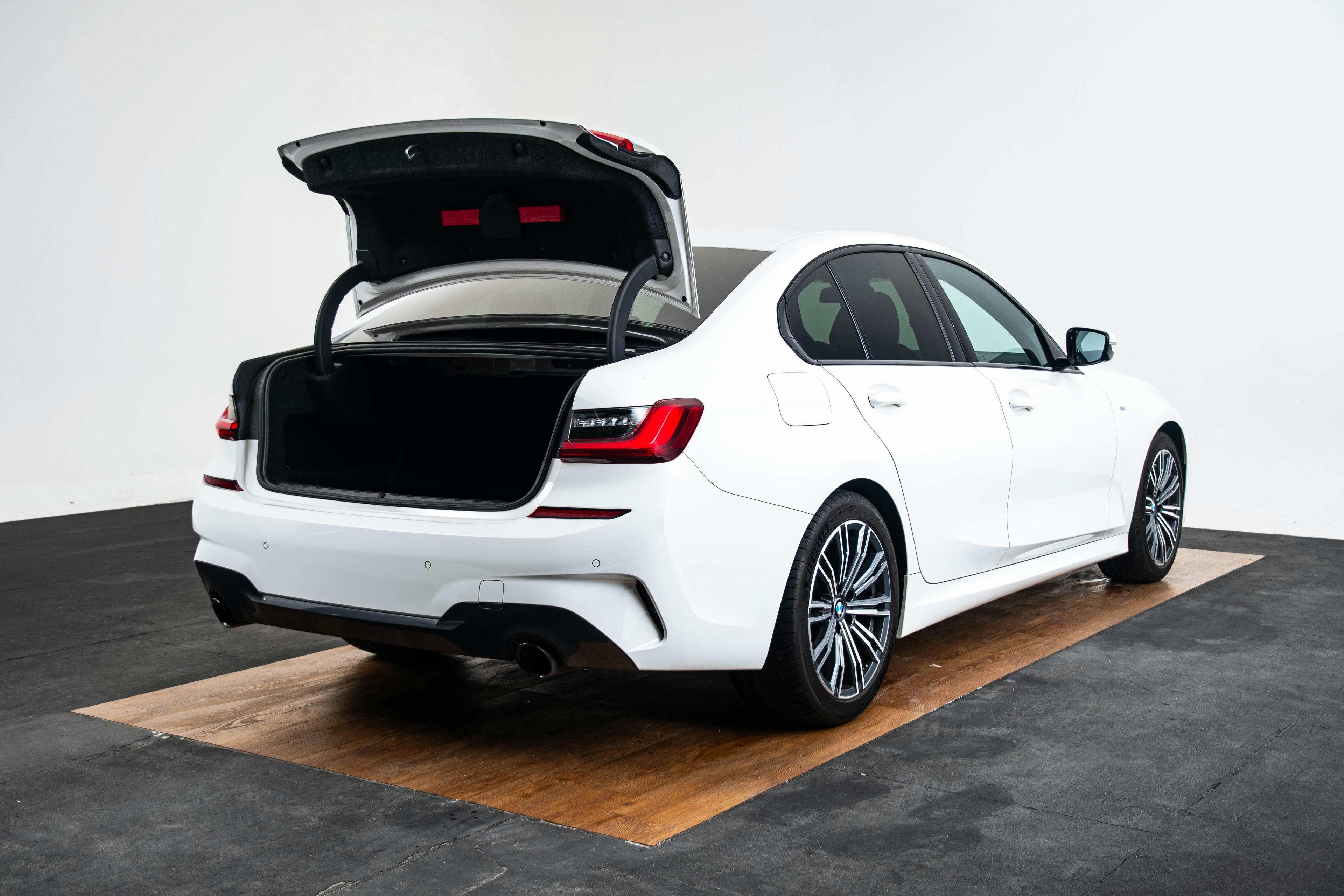 Car image 9