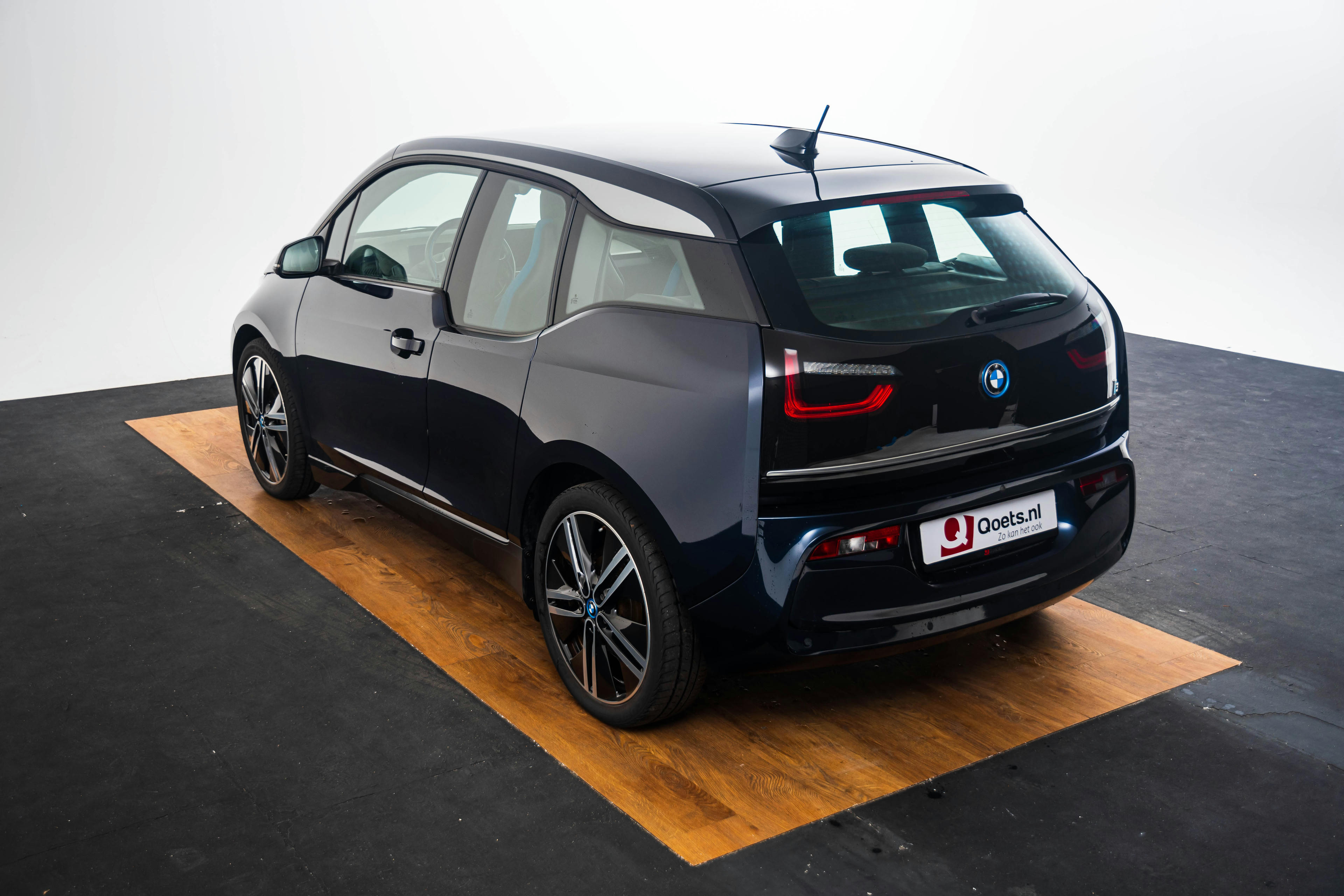 Car image 13
