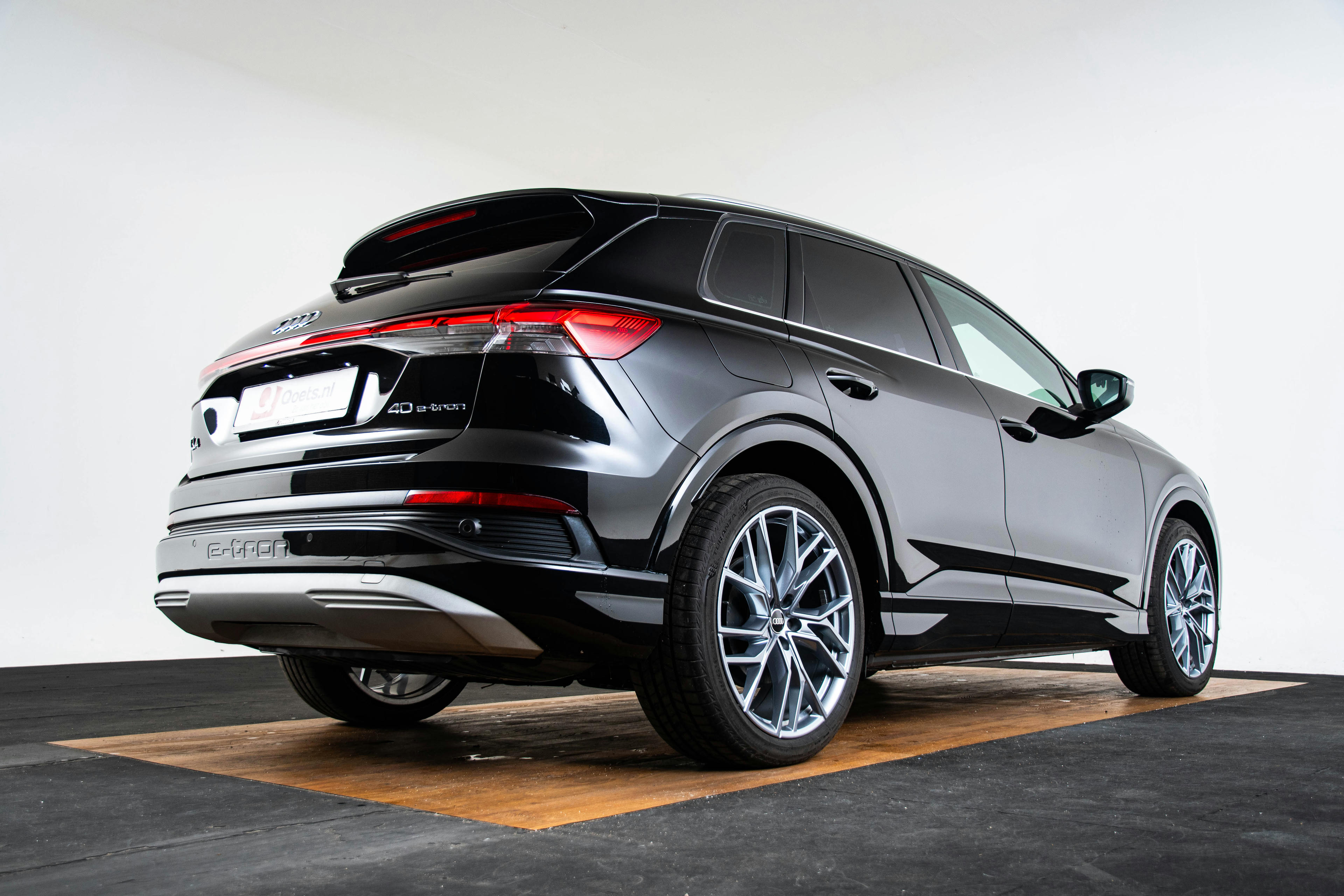 Car image 14
