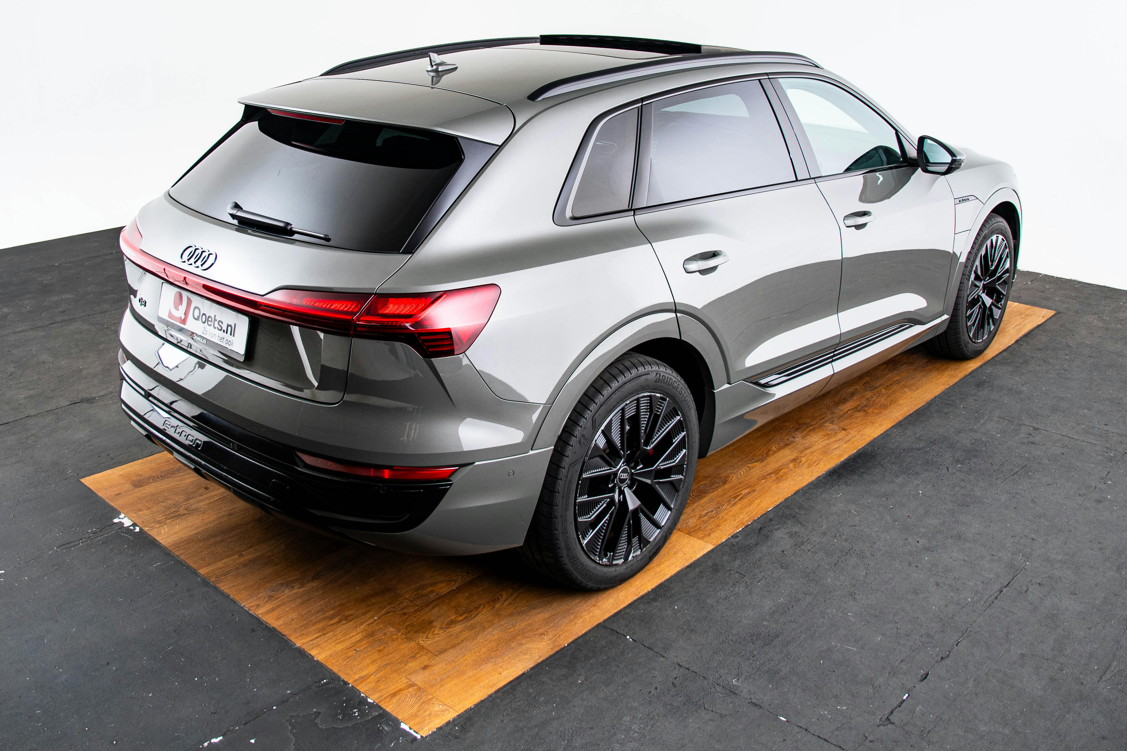 Car image 17